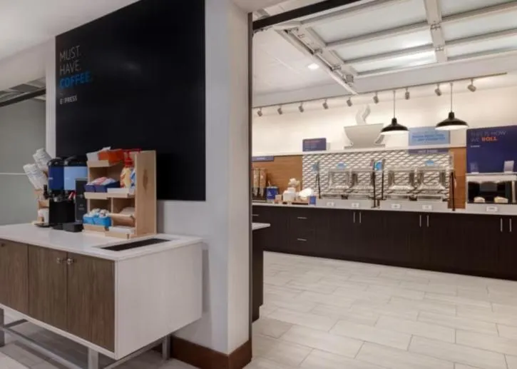 Holiday Inn Express & Suites - Detroit - Dearborn by IHG