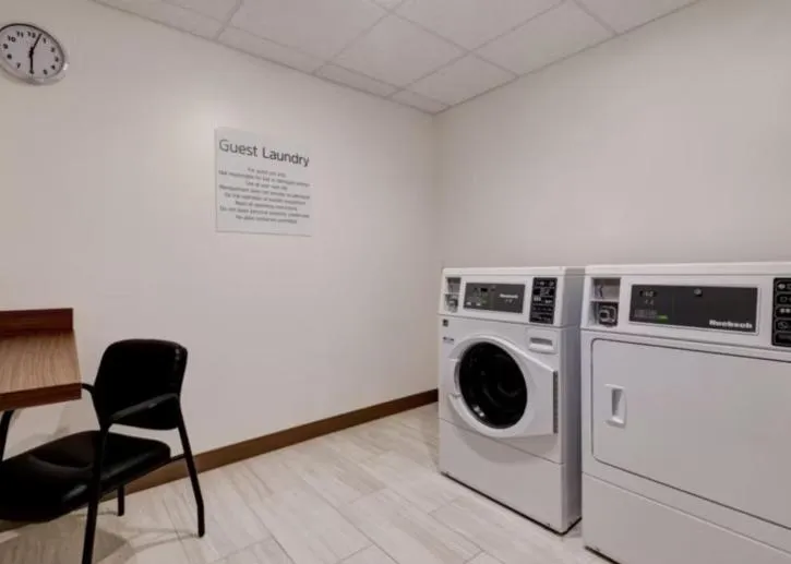 Holiday Inn Express & Suites - Detroit - Dearborn by IHG