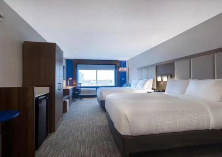 Bed in Holiday Inn Express & Suites - Detroit - Dearborn by IHG