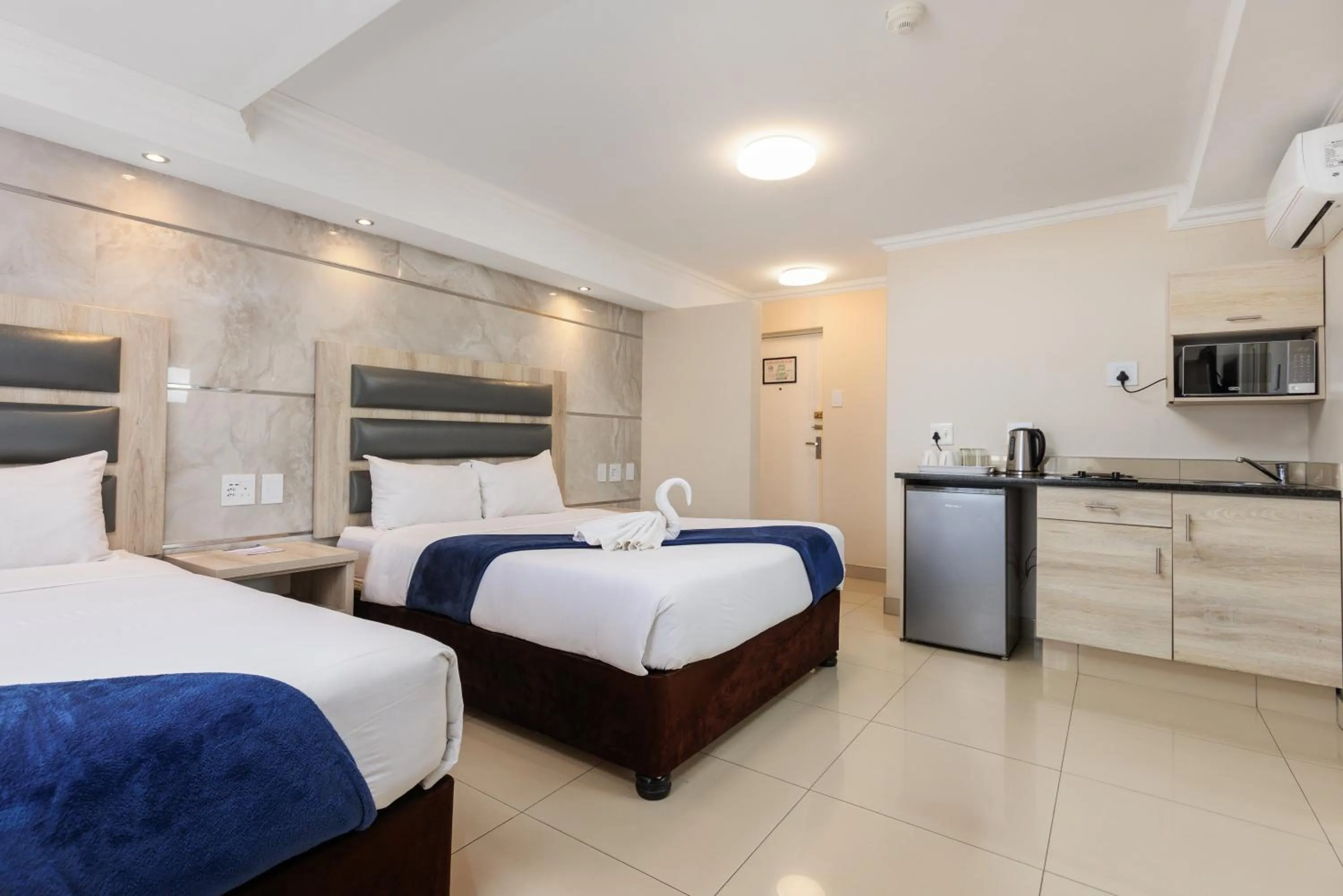 Bed in Bayside Taj Hotel