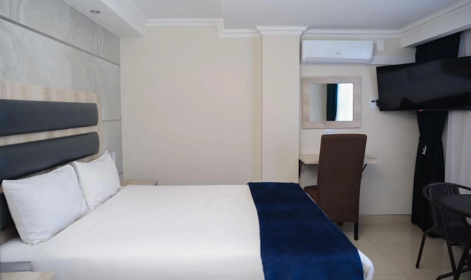 Bed in Bayside Taj Hotel