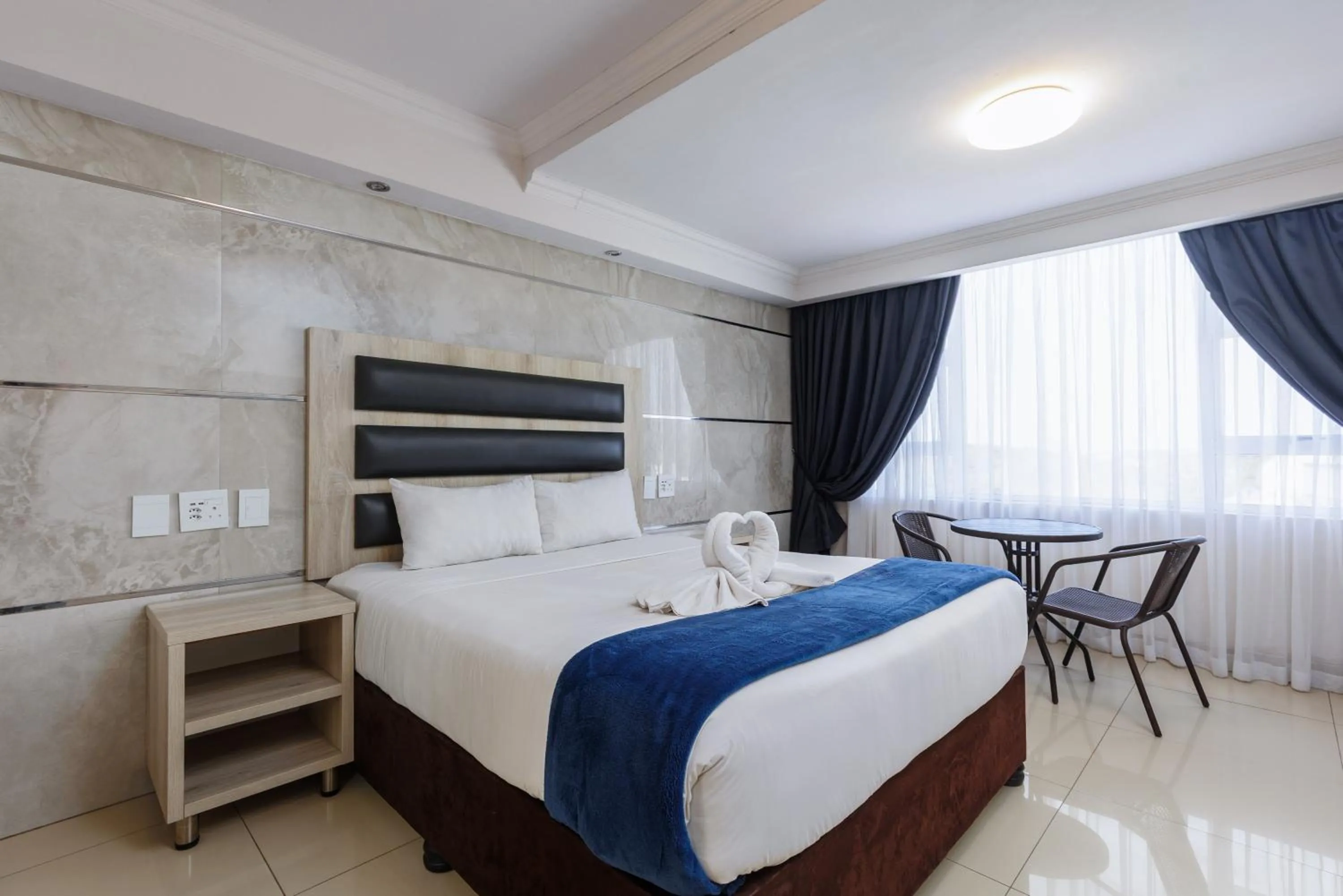 Bed in Bayside Taj Hotel