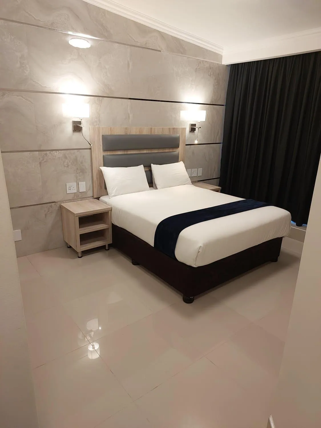 Bed in Bayside Taj Hotel