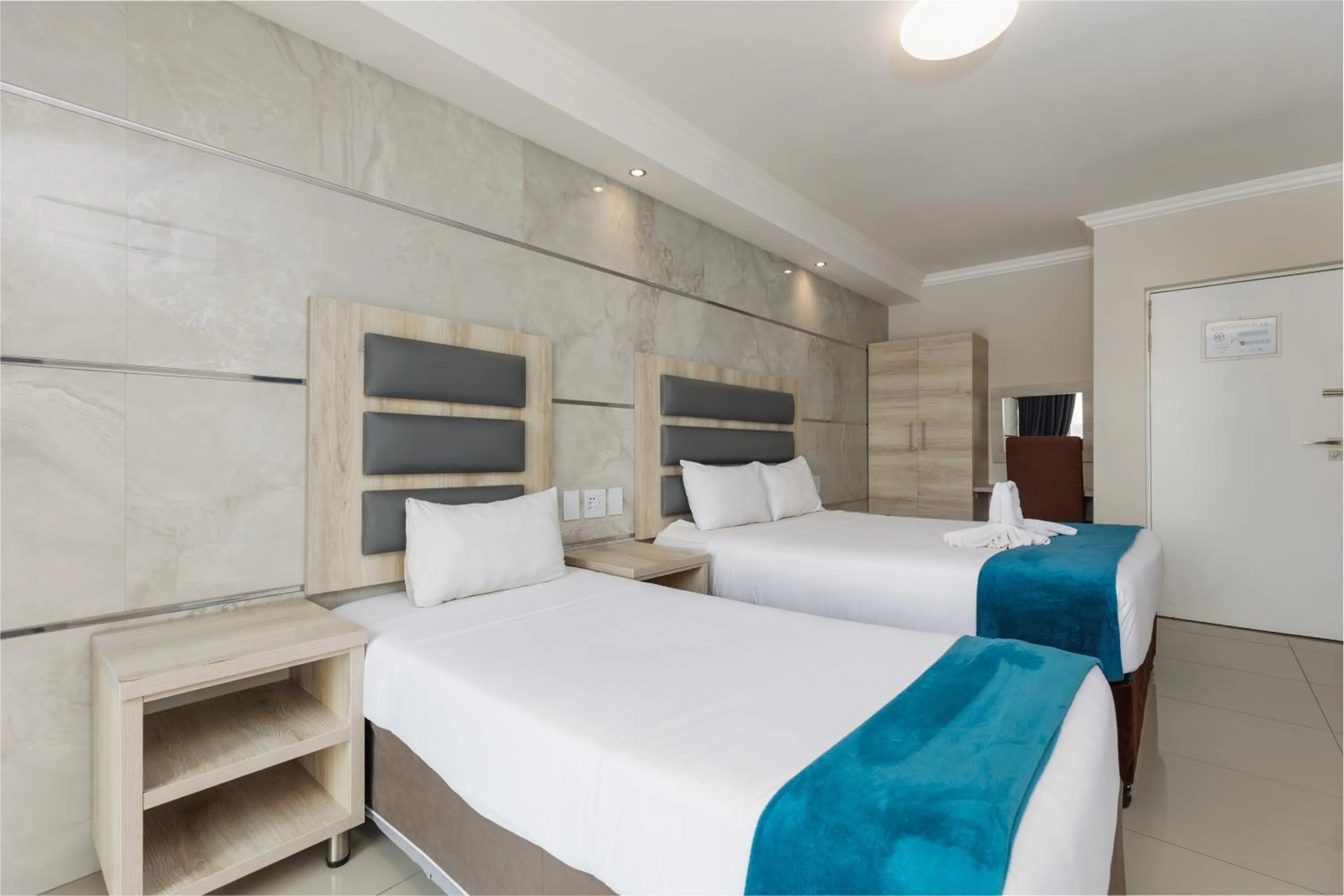 Bed in Bayside Taj Hotel