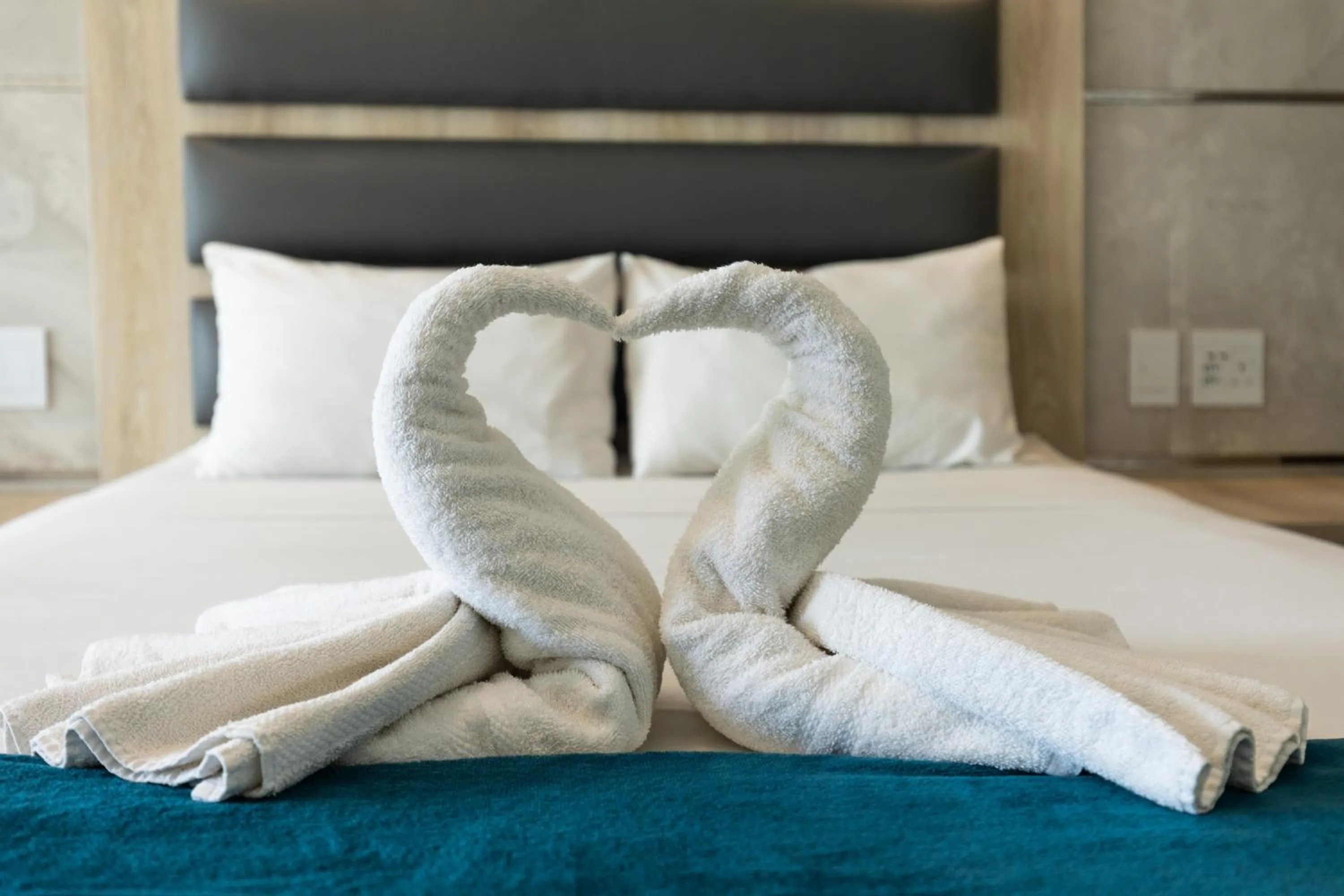 Bed in Bayside Taj Hotel