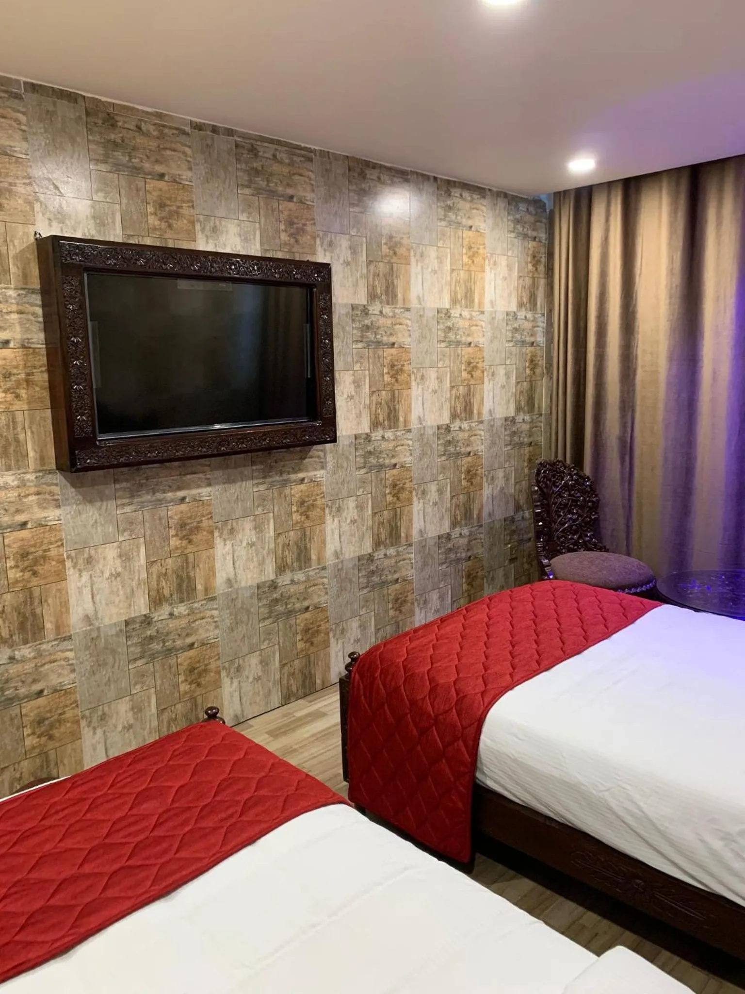 TV and multimedia in HYDERS PARK- THE LUXURY HOTEL