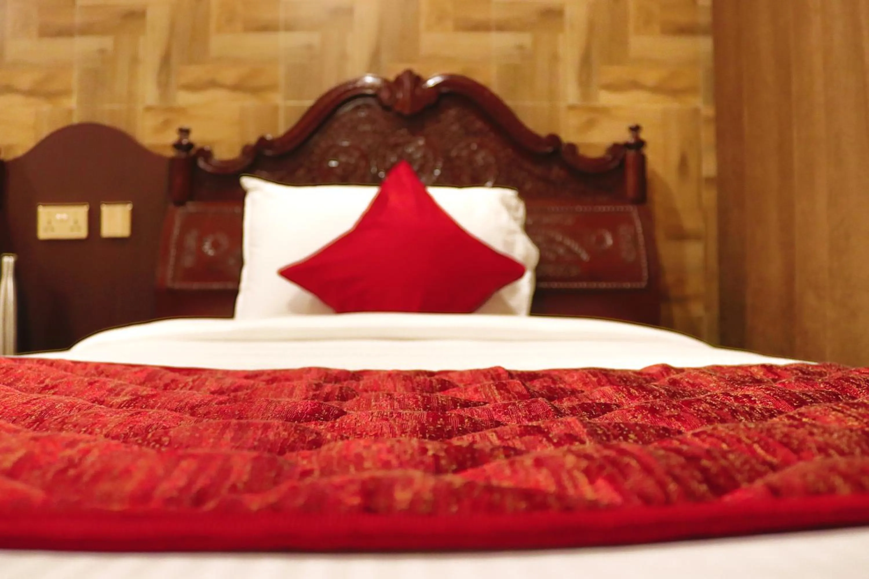 Bed in HYDERS PARK- THE LUXURY HOTEL