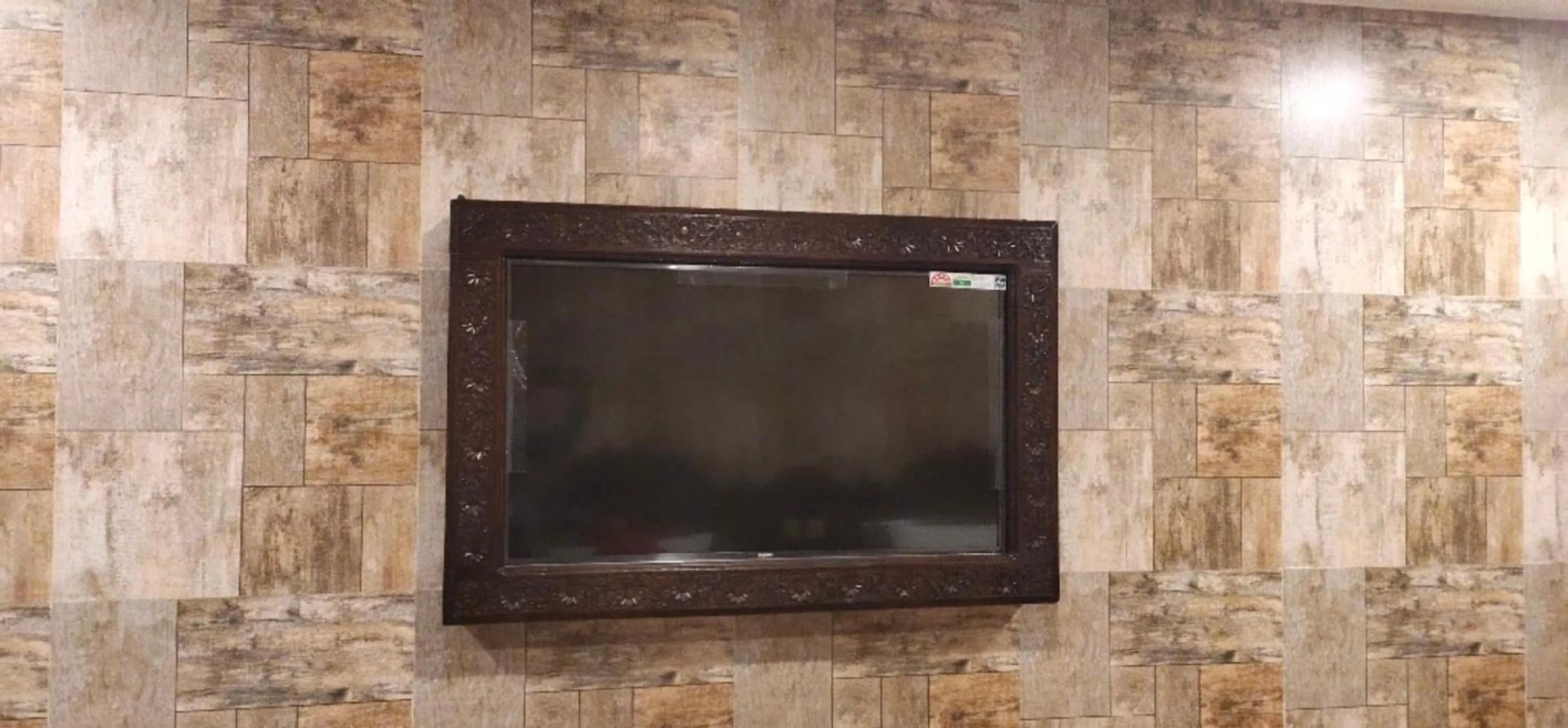 TV and multimedia in HYDERS PARK- THE LUXURY HOTEL