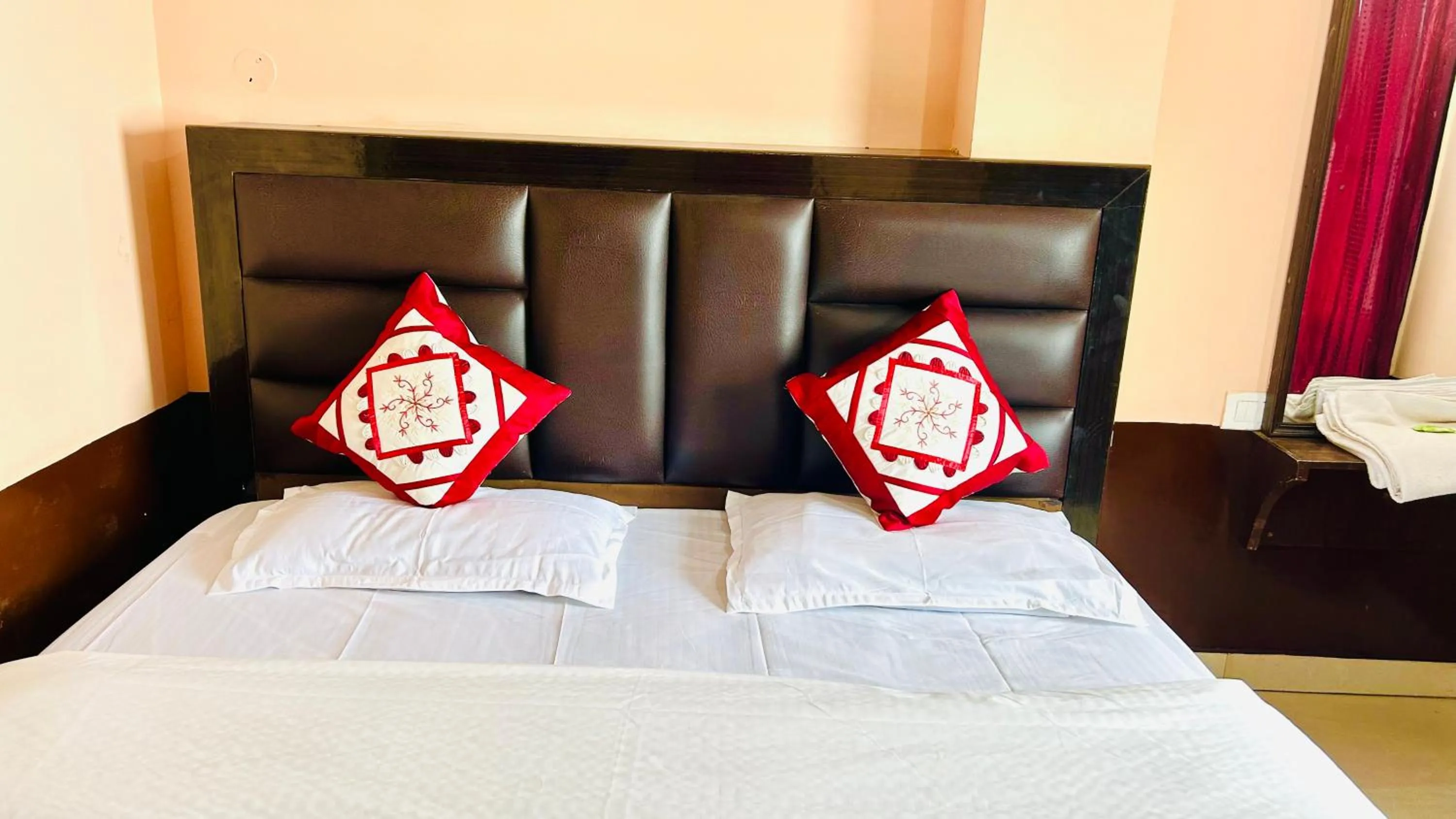 Bedroom, Bed in HANU VATIKA The FAMILY CHOICE