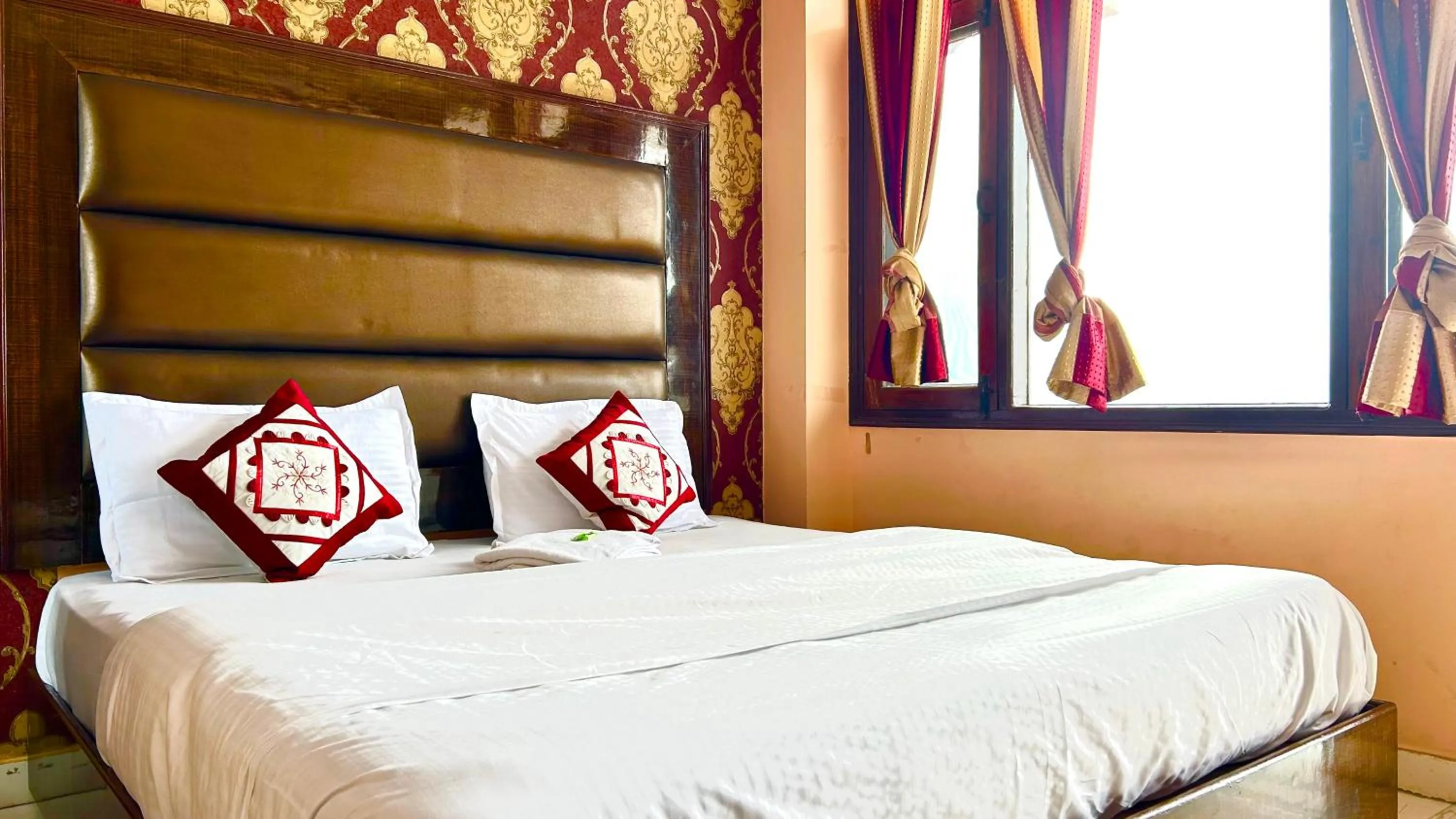 Bed in HANU VATIKA The FAMILY CHOICE