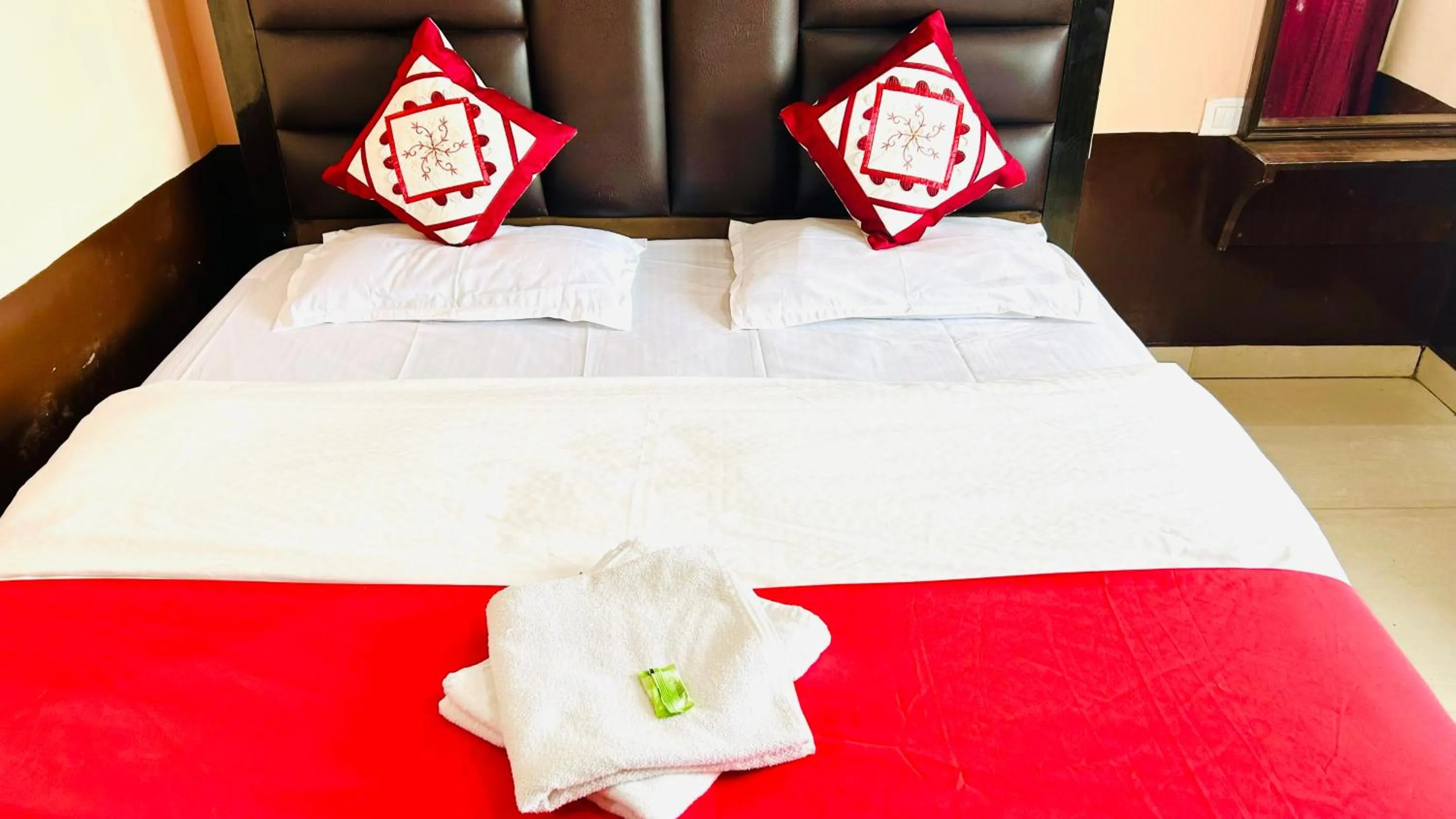 Bedroom, Bed in HANU VATIKA The FAMILY CHOICE