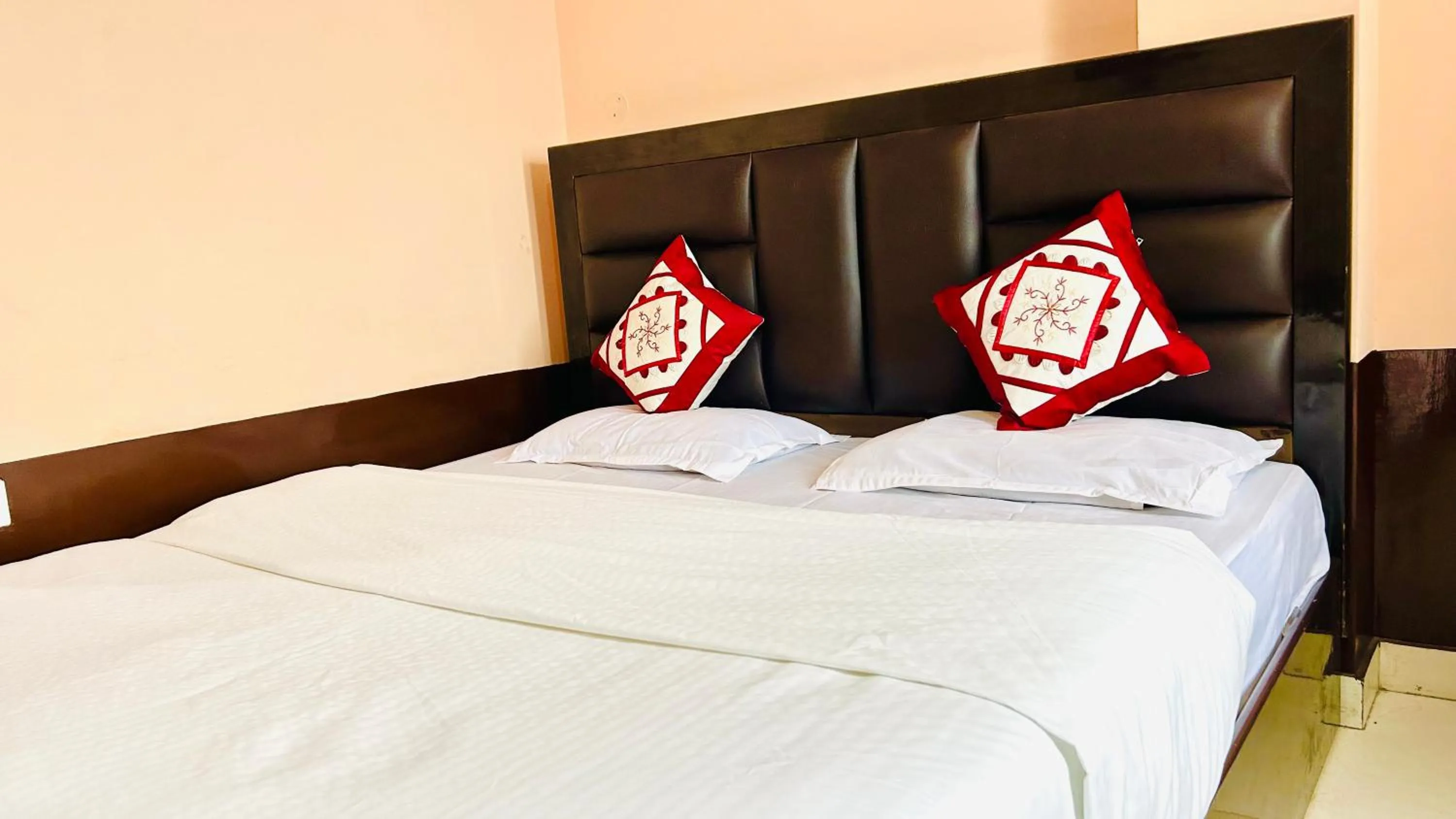 Bed in HANU VATIKA The FAMILY CHOICE