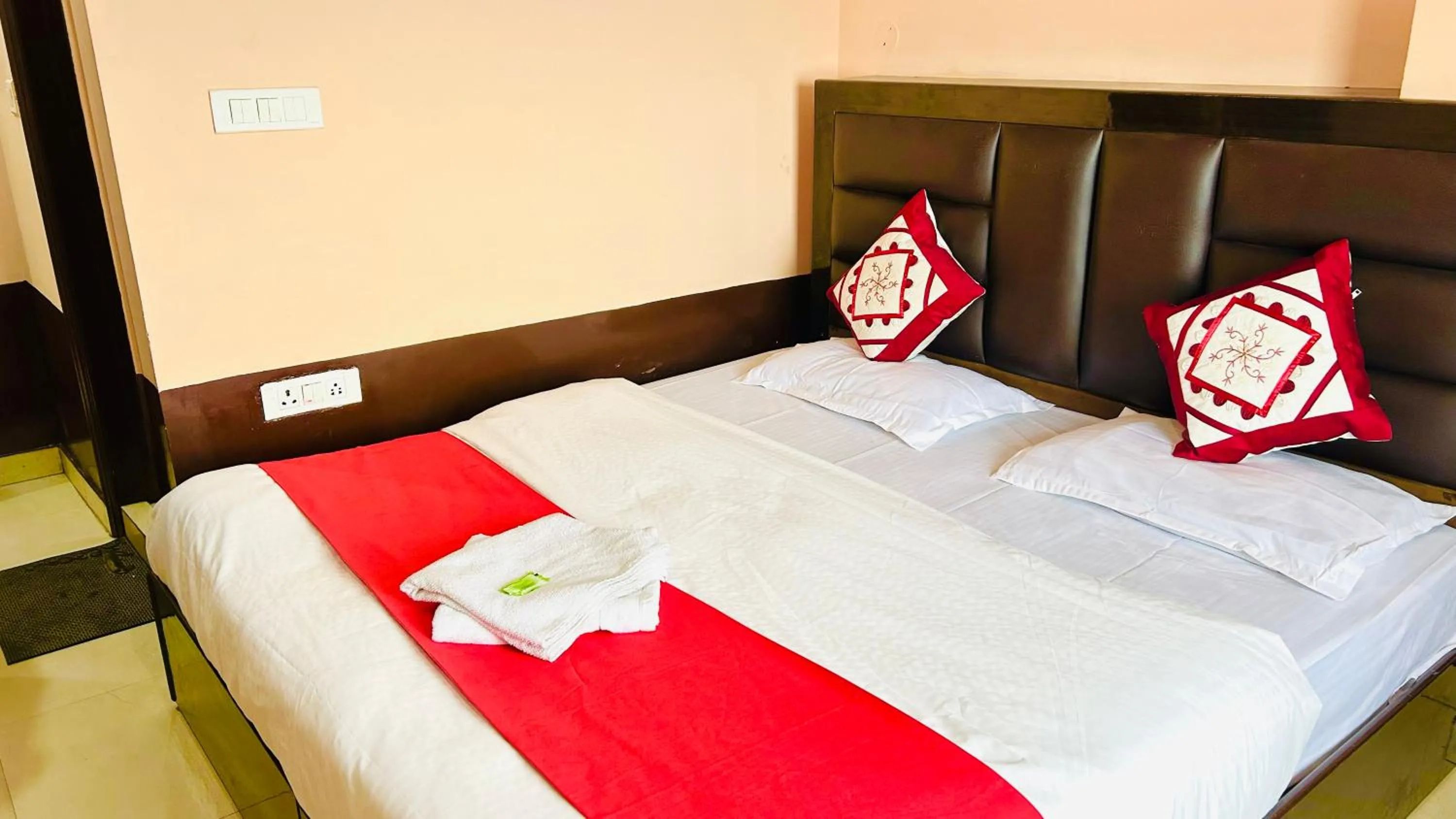 Bedroom, Bed in HANU VATIKA The FAMILY CHOICE