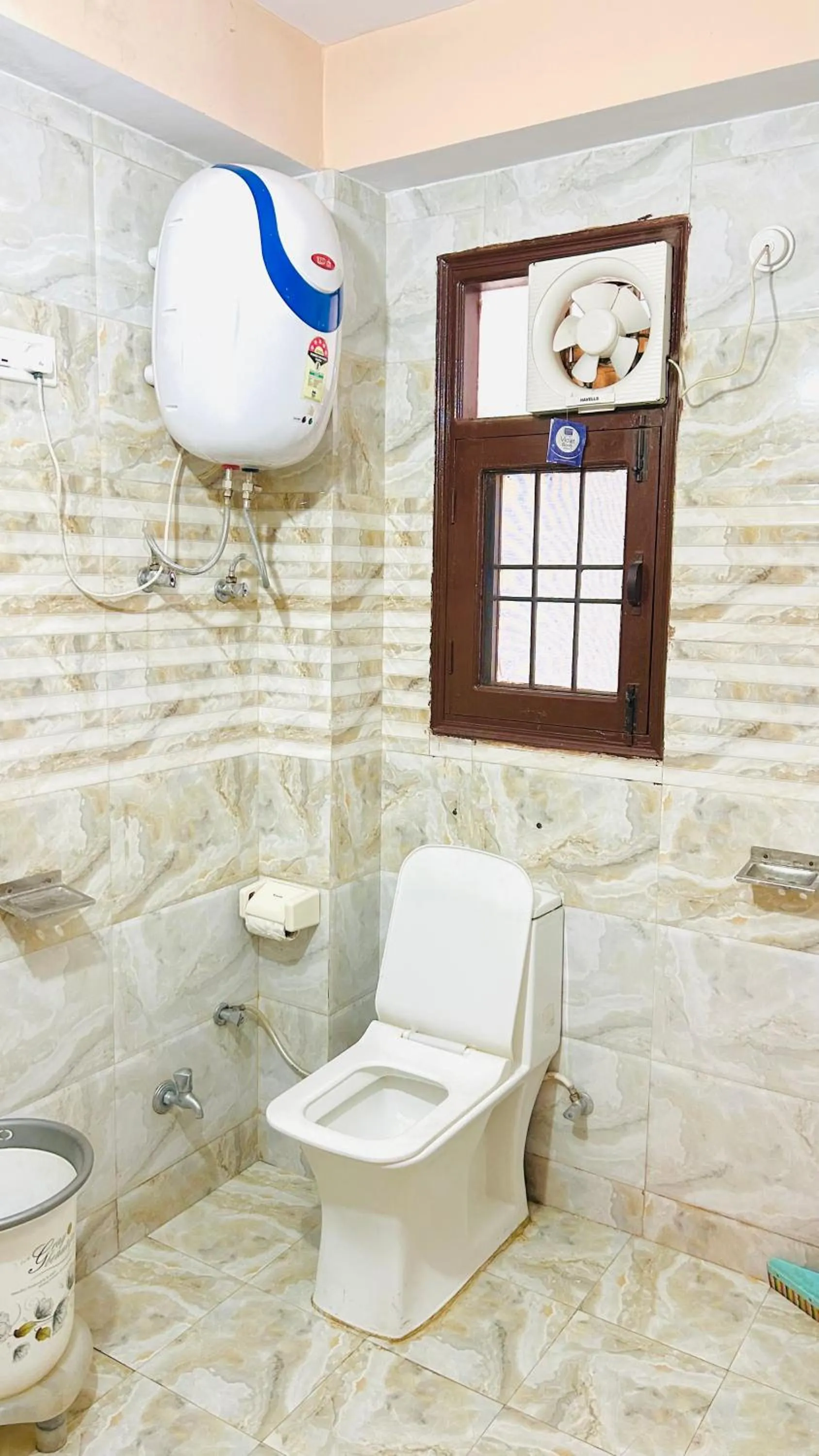 Toilet in HANU VATIKA The FAMILY CHOICE