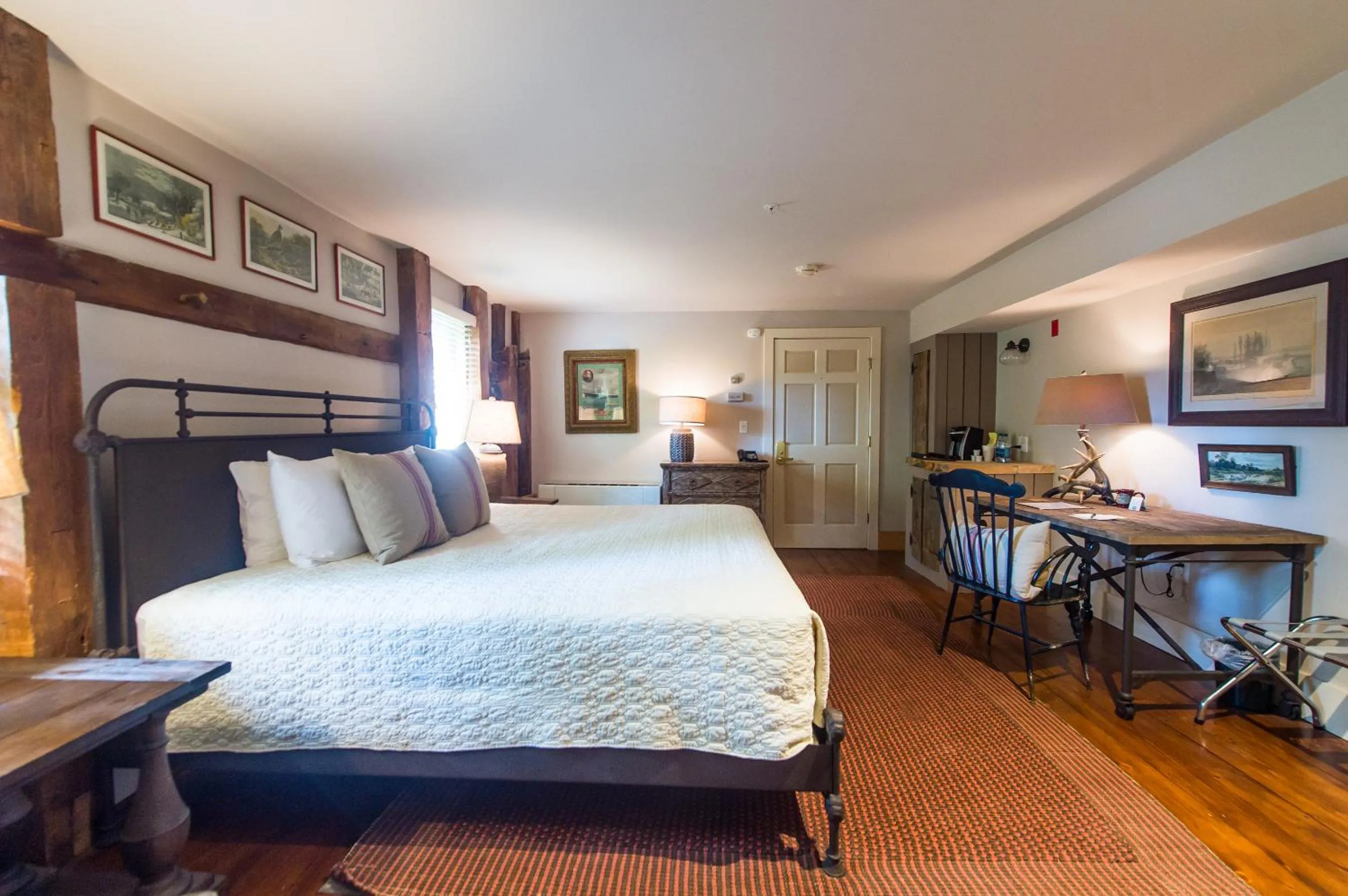 Photo of the whole room, Bed in Three Chimneys Inn