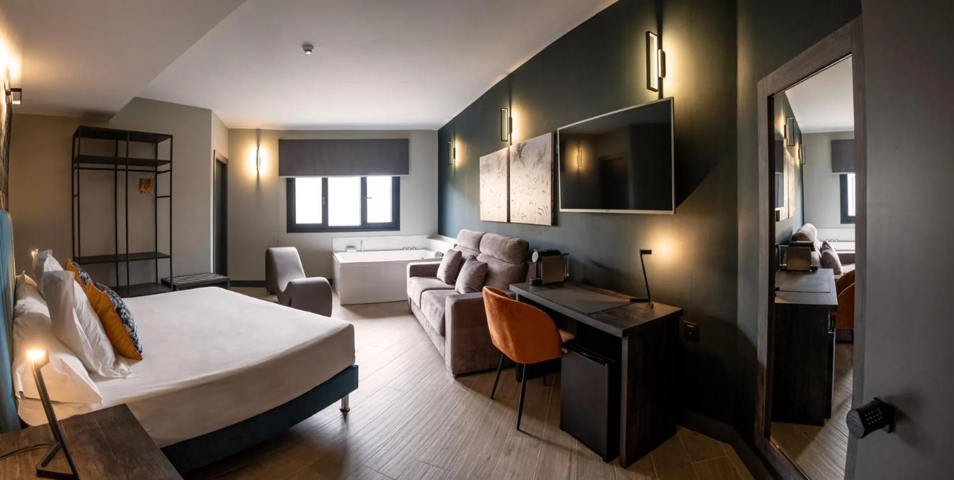 Sauna, Bed in Hotel GilMar Orellana la Vieja