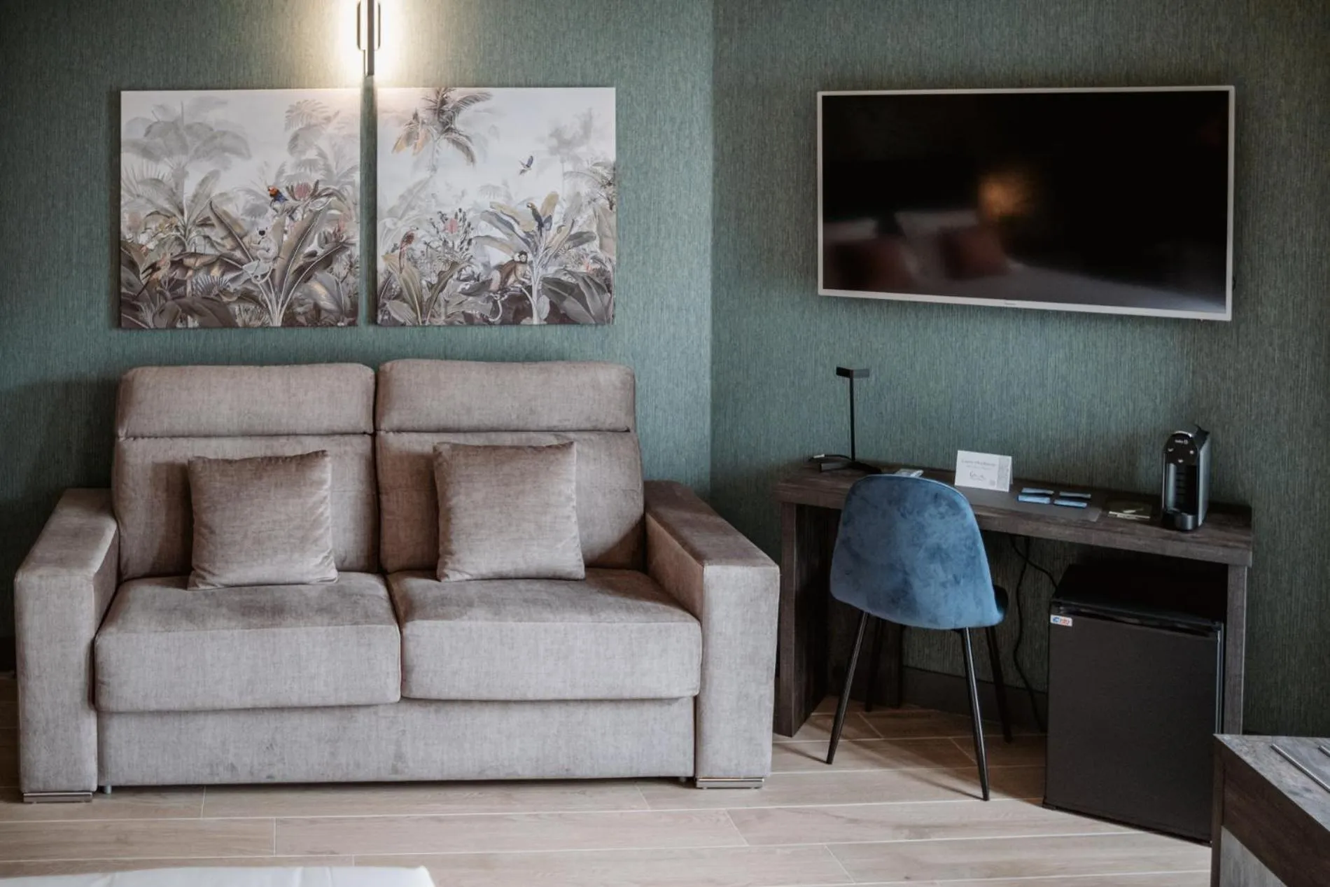 TV and multimedia in Hotel GilMar Orellana la Vieja