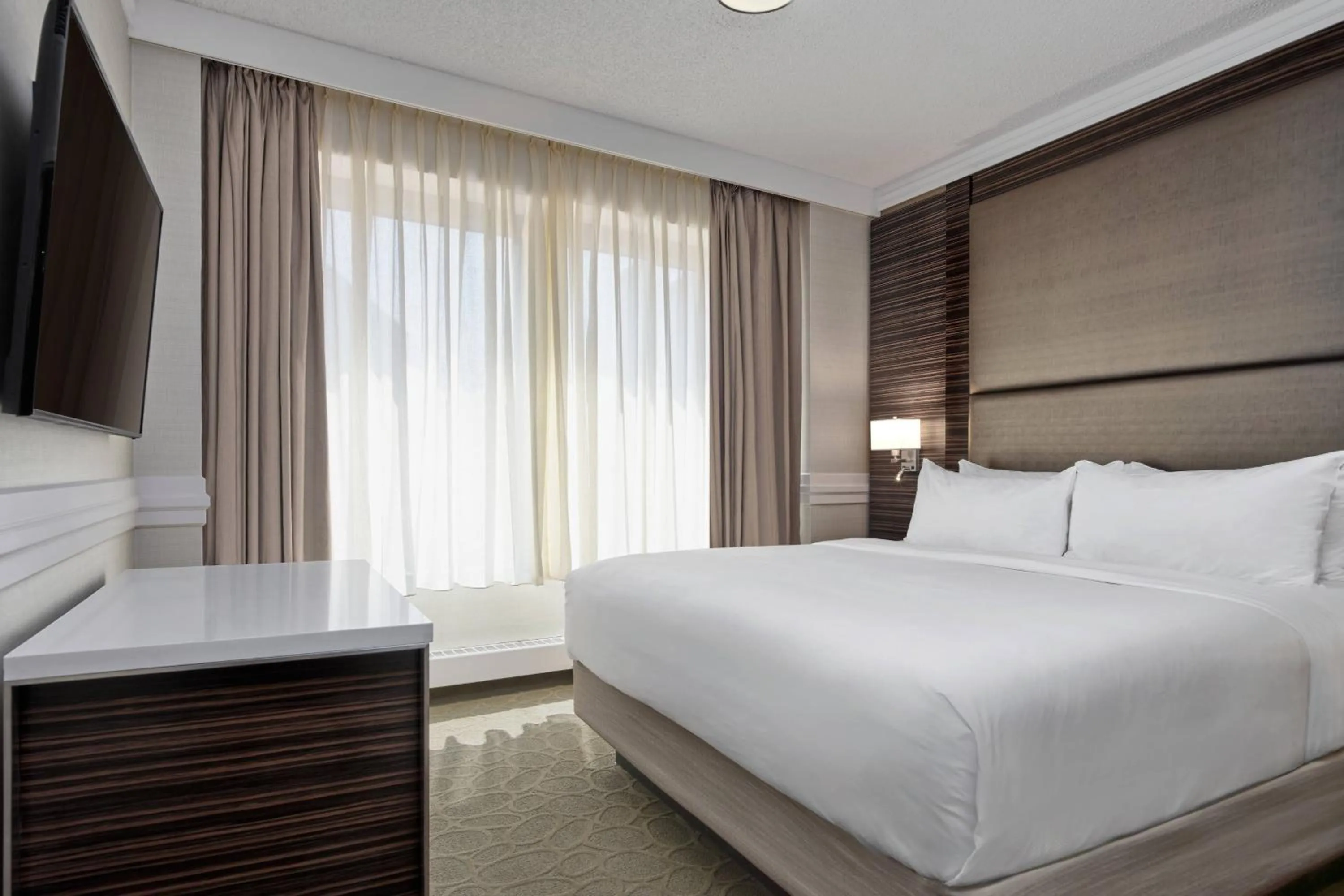 Bedroom, Bed in Delta Hotels by Marriott Edmonton Centre Suites