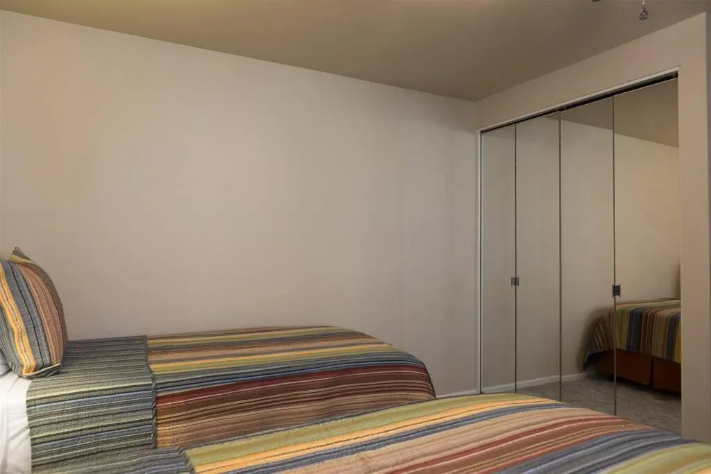 Bed in Cozy, quiet house, covered patio dining, sun room