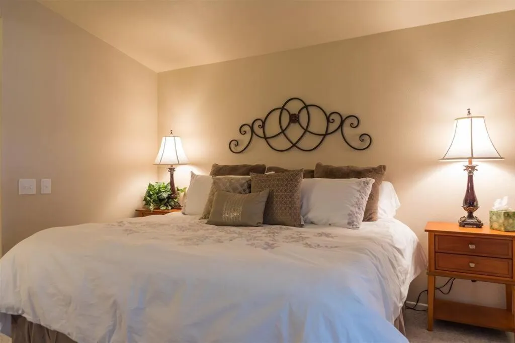 Bed in Cozy, quiet house, covered patio dining, sun room