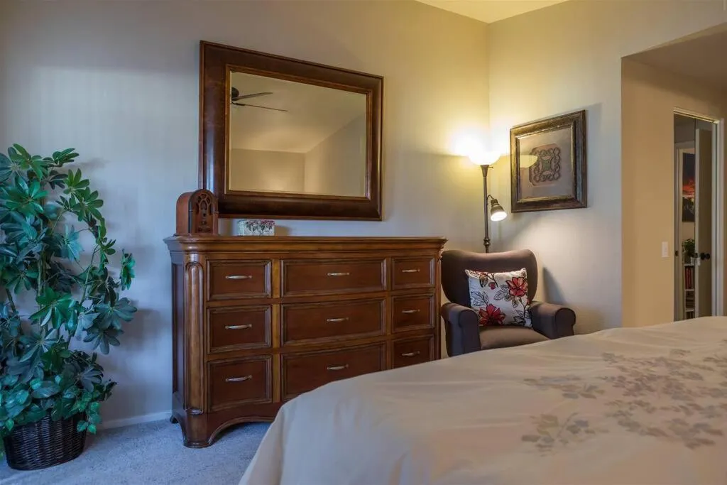 Bed in Cozy, quiet house, covered patio dining, sun room