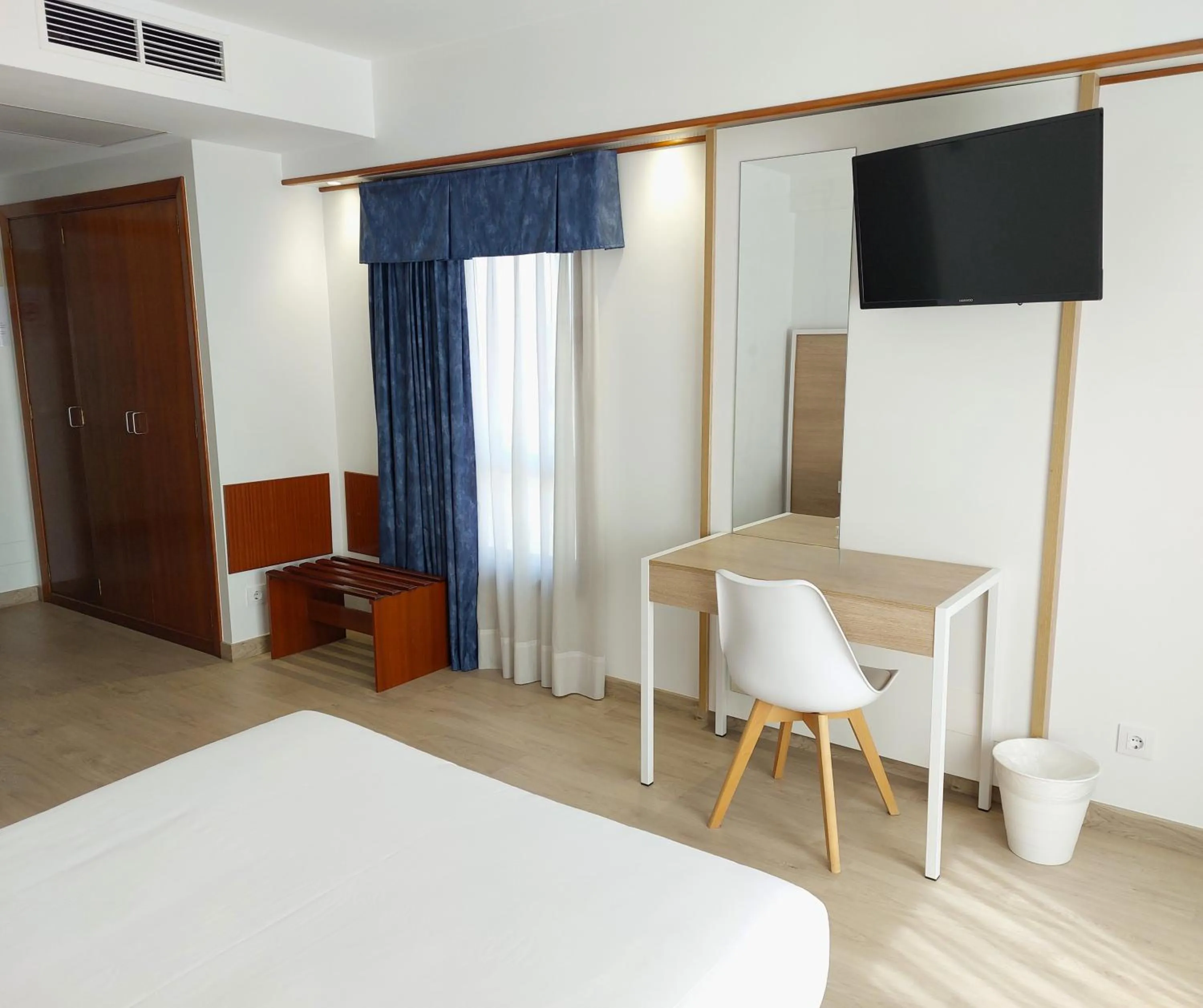 TV and multimedia, Bed in Hotel Costa Atlántica