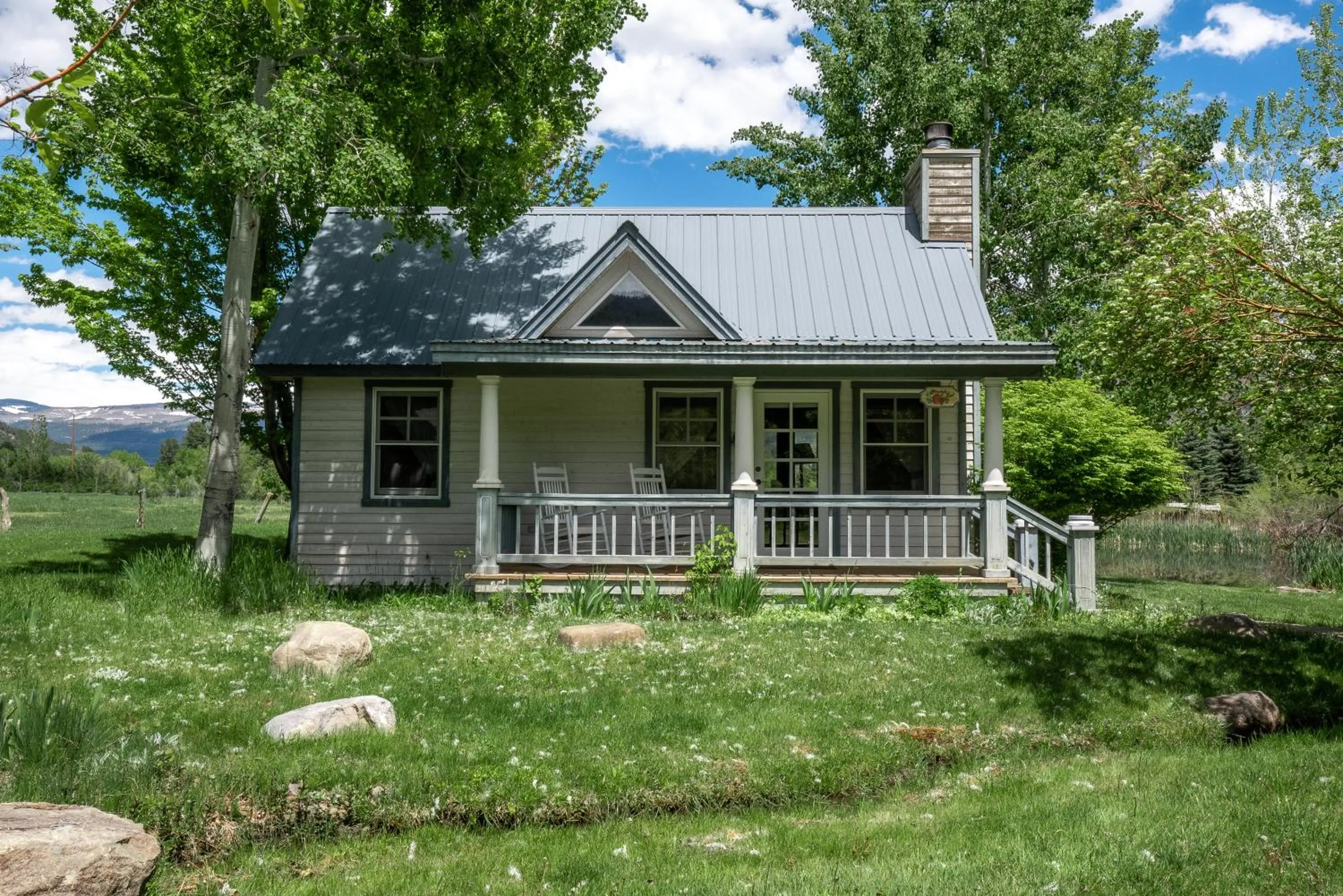 Property building in Apple Orchard Inn