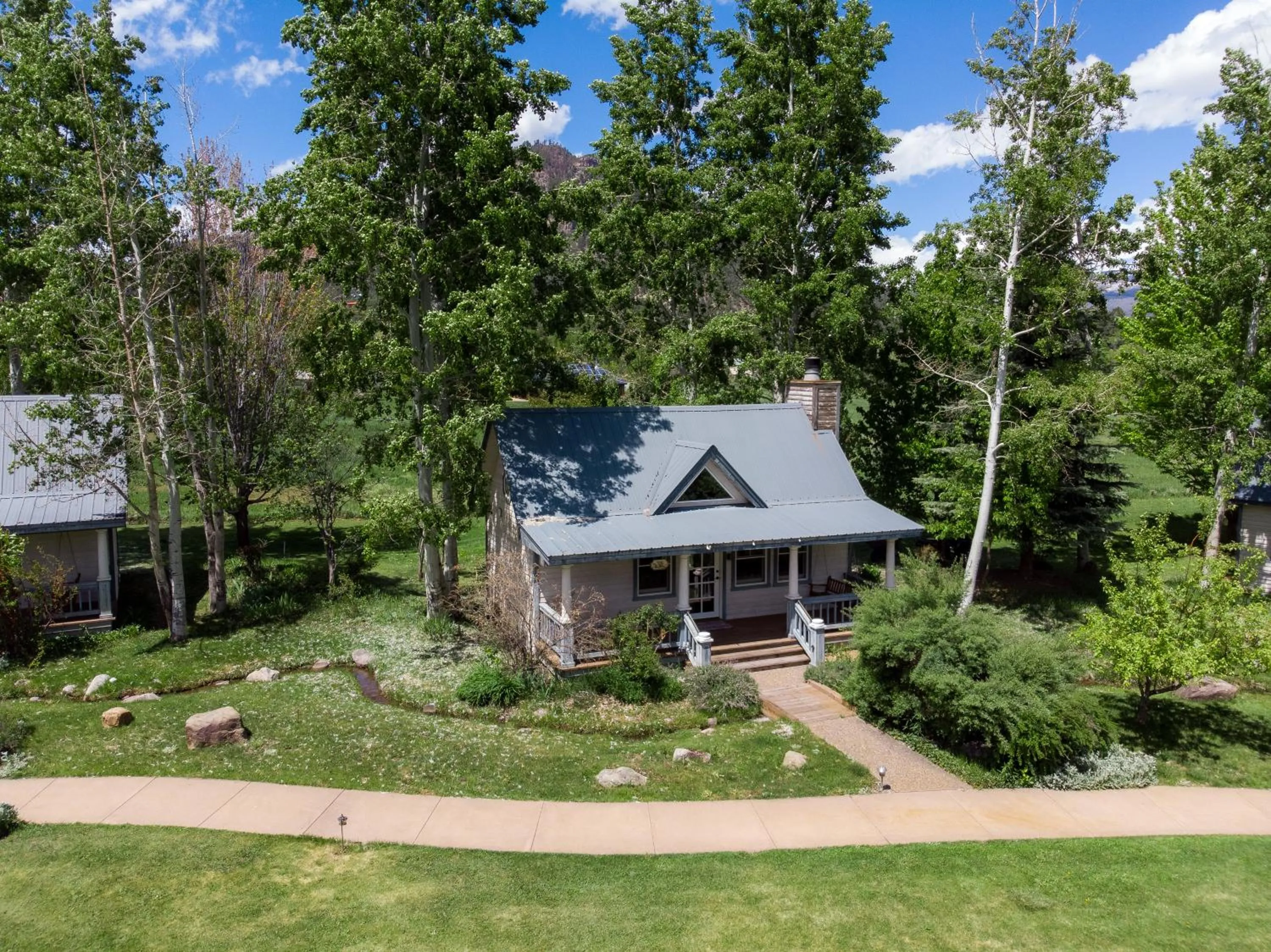 Property building in Apple Orchard Inn