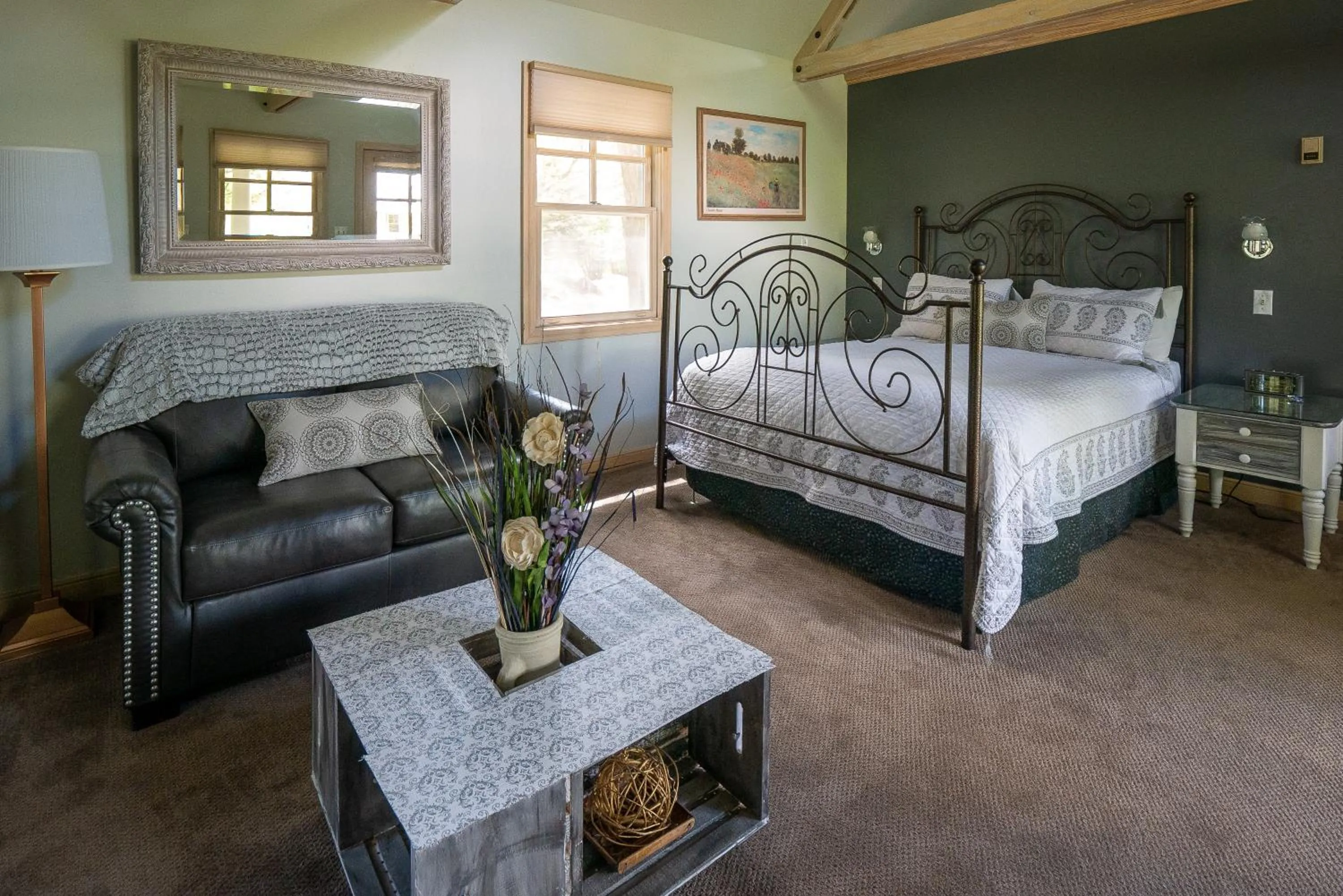 Bedroom, Bed in Apple Orchard Inn