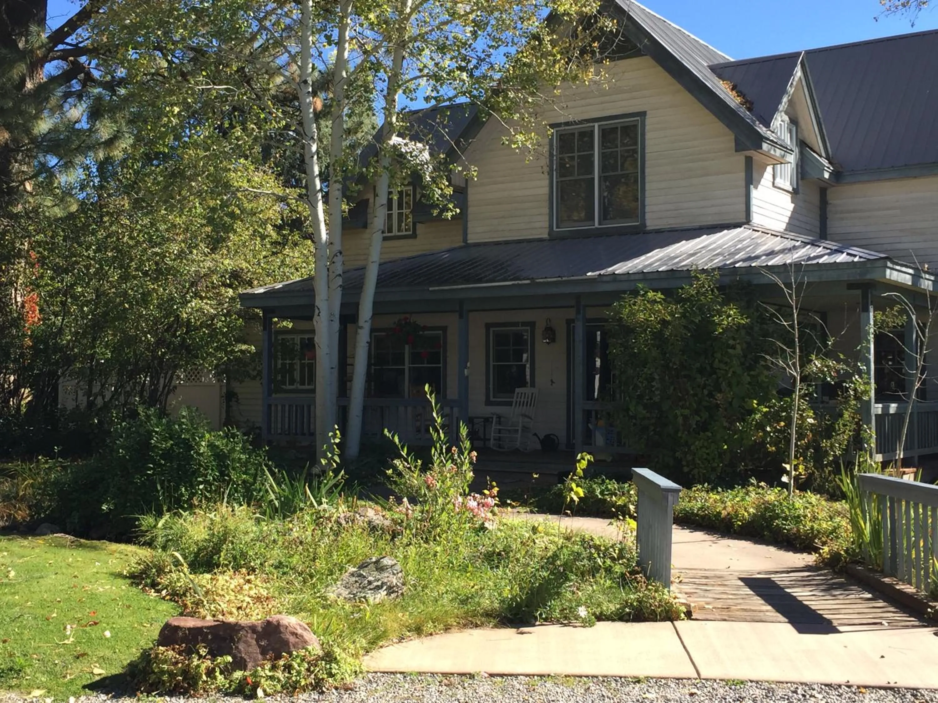 Property building in Apple Orchard Inn