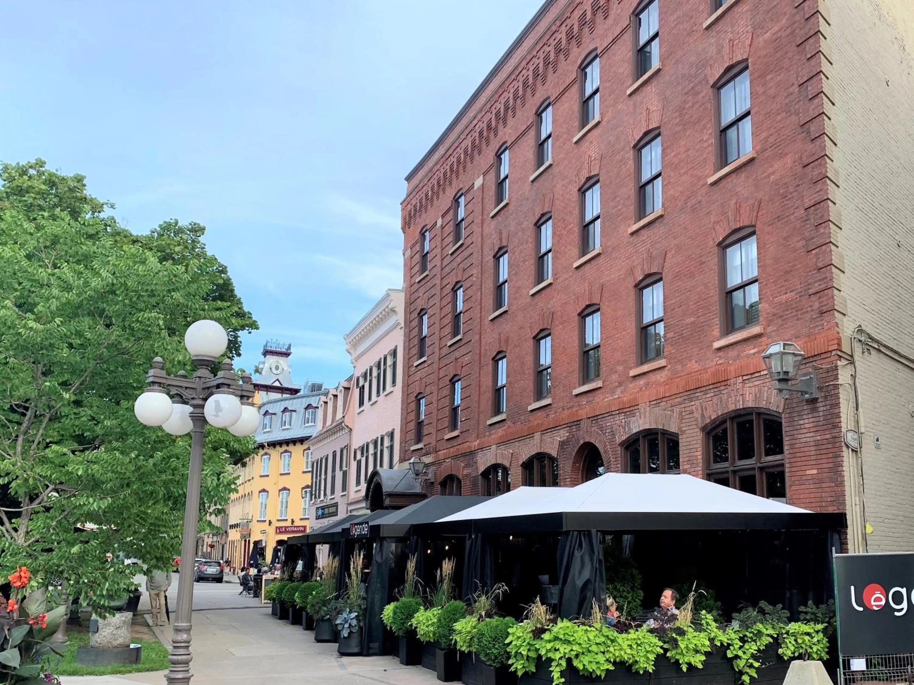 Patio in Hôtel des Coutellier