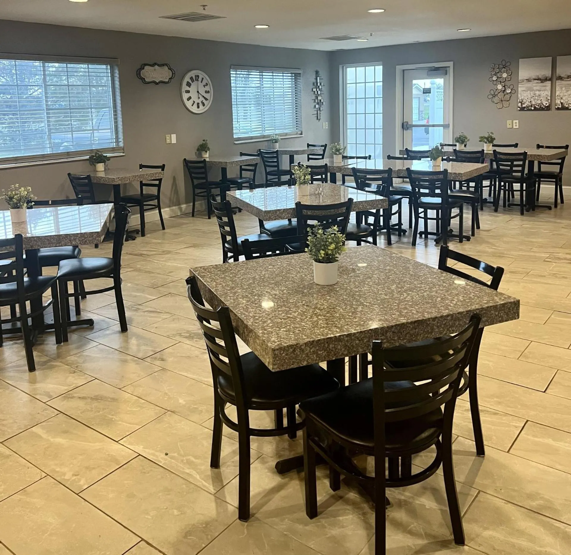 Breakfast in GrandStay Hotel & Suites Becker