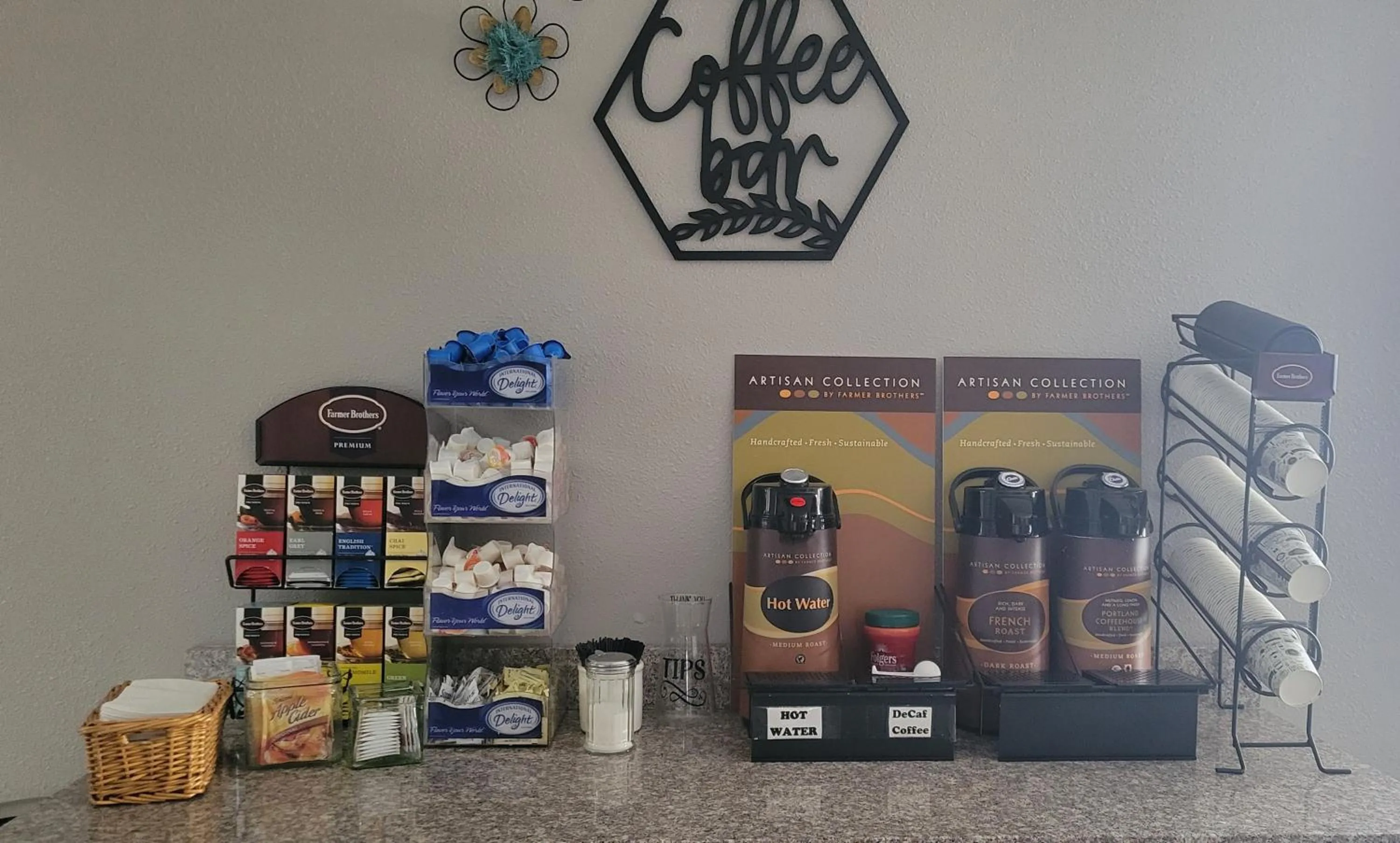 Coffee/tea facilities in GrandStay Hotel & Suites Becker