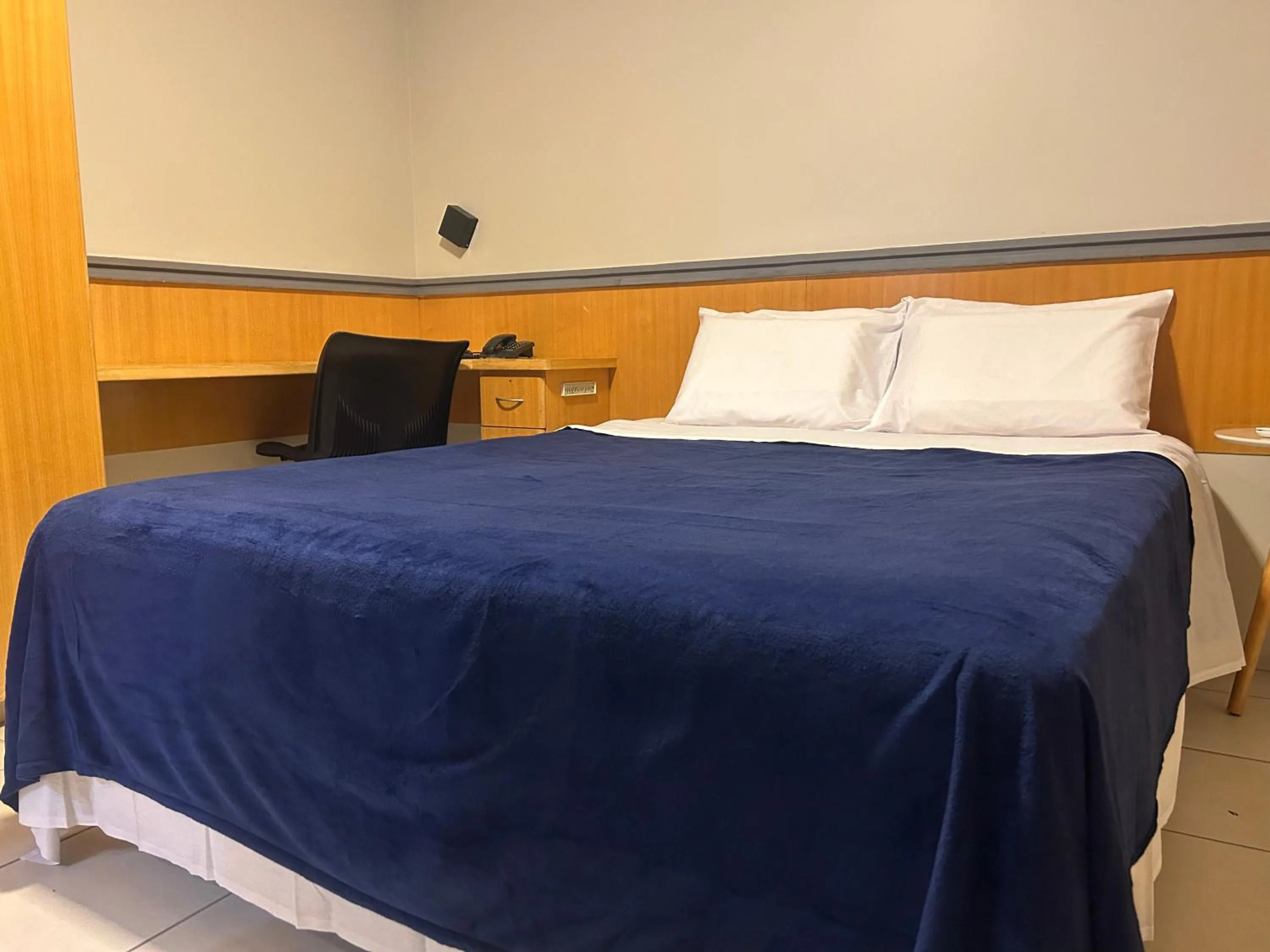 Apartment with Balcony - single occupancy in Crystal Place