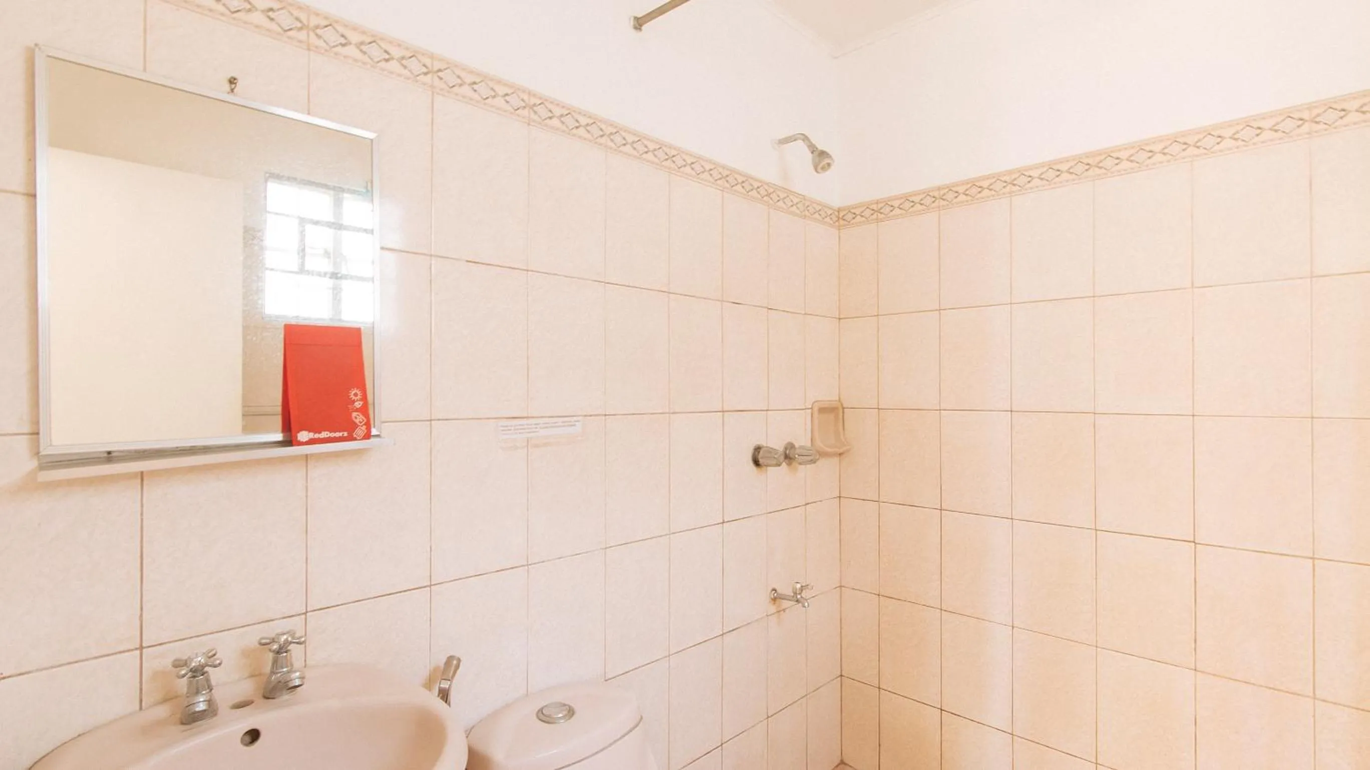 Shower in RedDoorz @ Marifa Hotel Angeles Pampanga