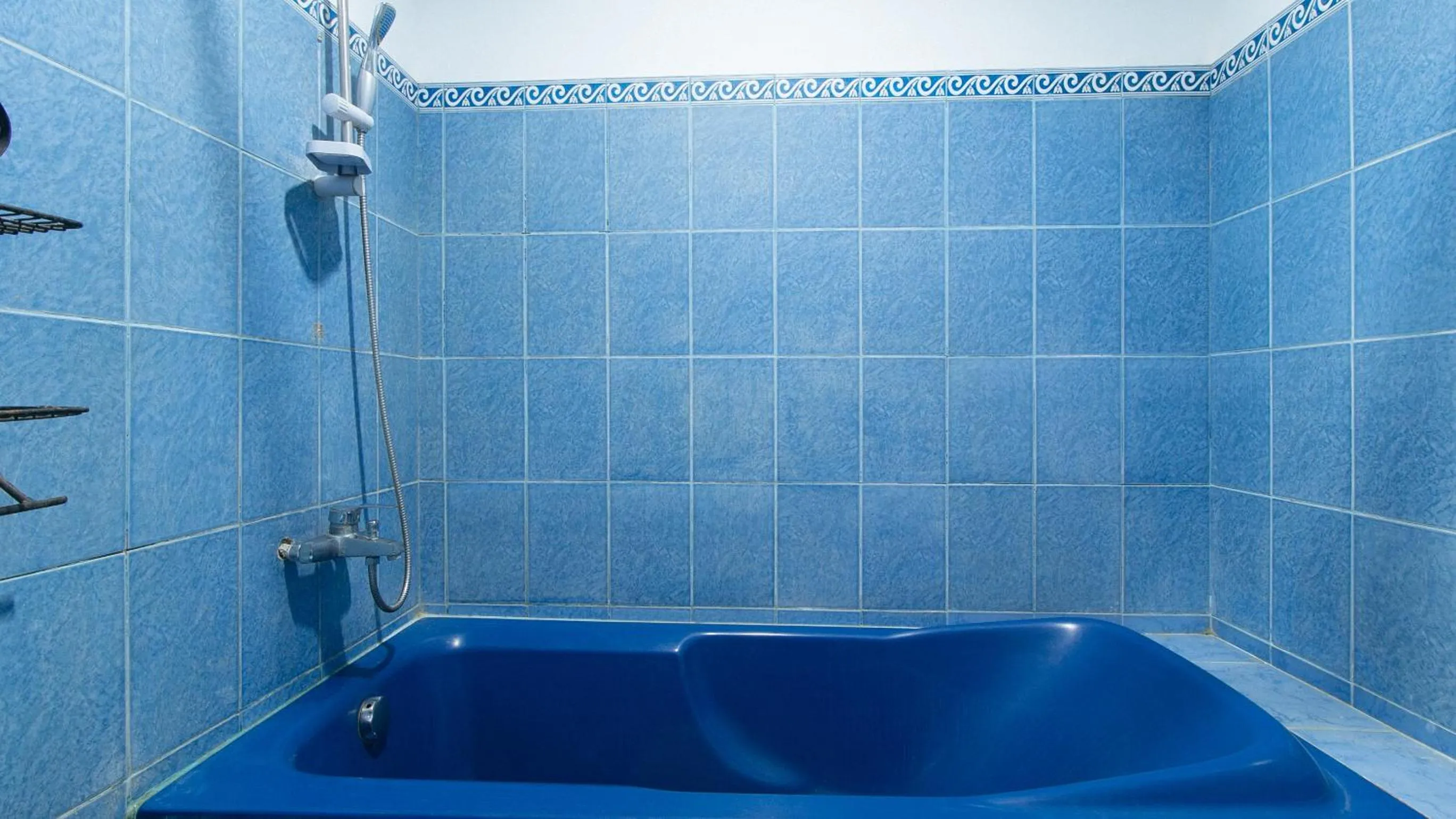 Shower in RedDoorz @ Marifa Hotel Angeles Pampanga