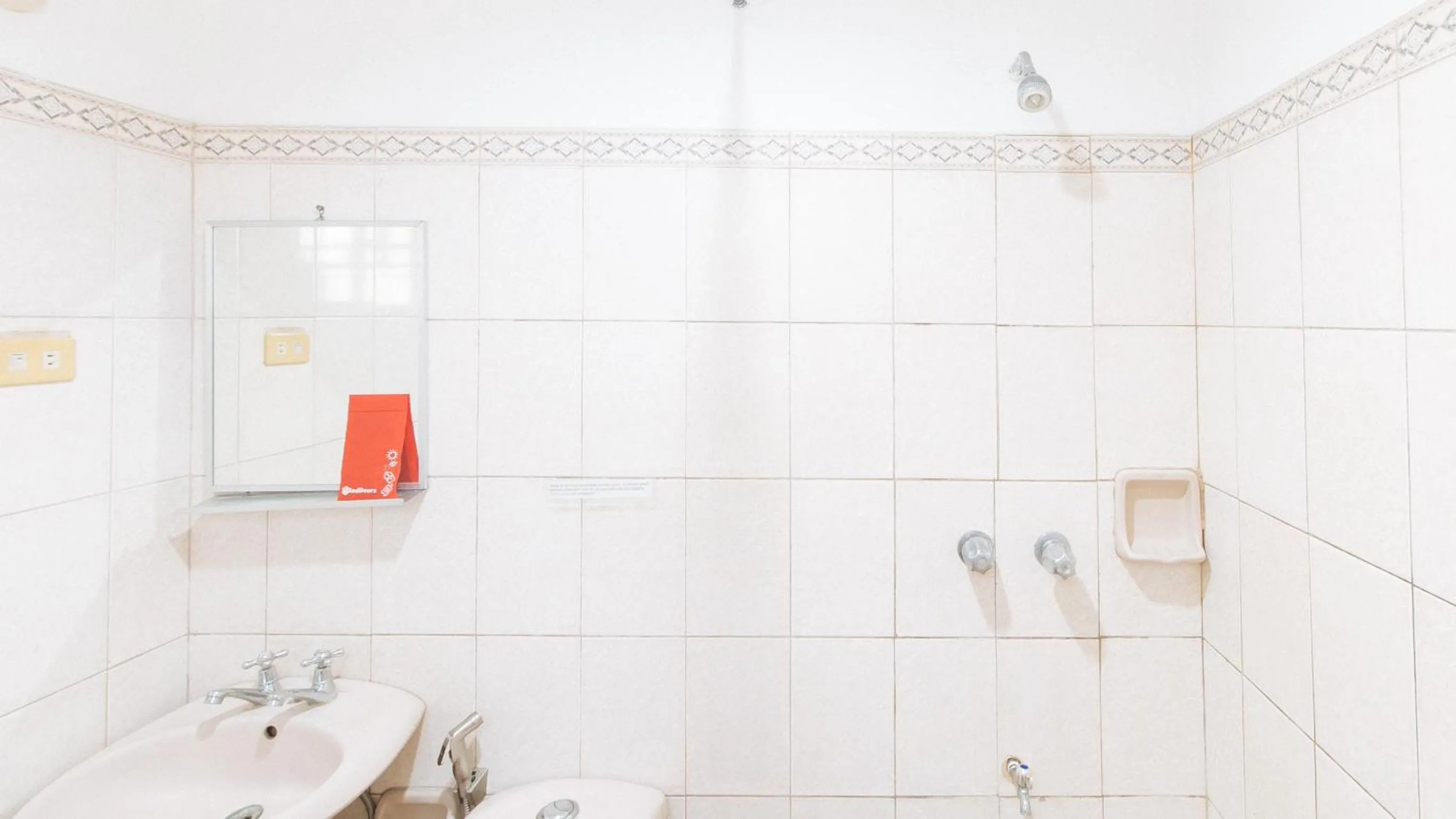 Shower in RedDoorz @ Marifa Hotel Angeles Pampanga