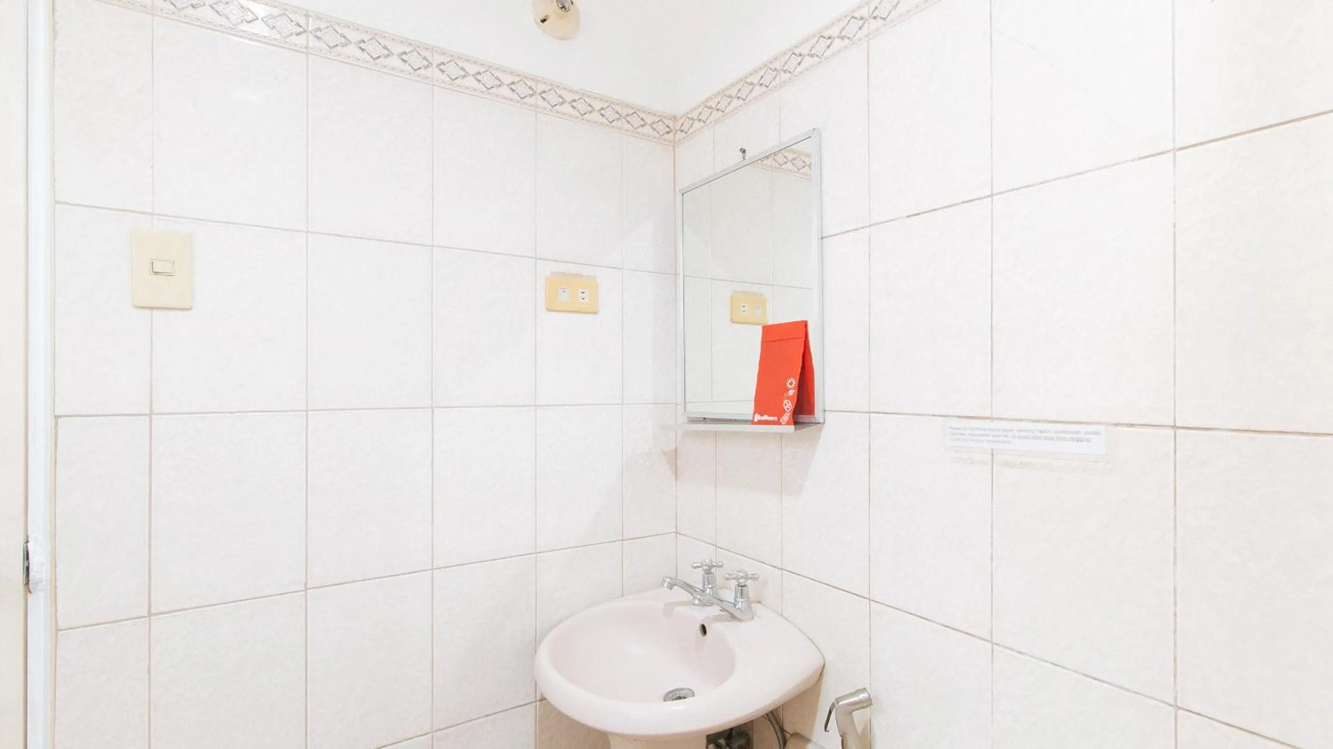 Shower in RedDoorz @ Marifa Hotel Angeles Pampanga