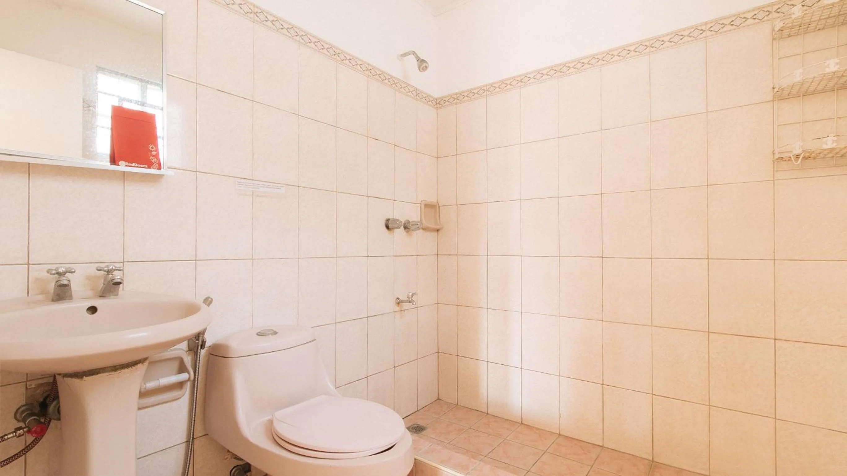 Shower in RedDoorz @ Marifa Hotel Angeles Pampanga