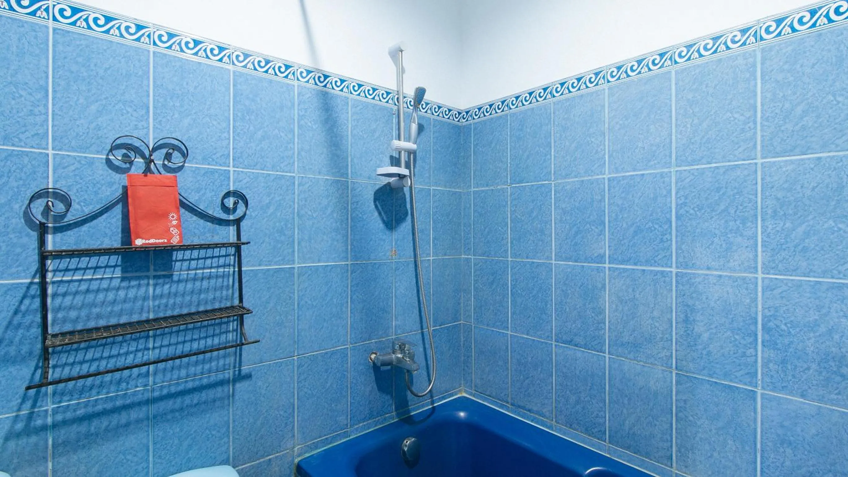 Shower in RedDoorz @ Marifa Hotel Angeles Pampanga