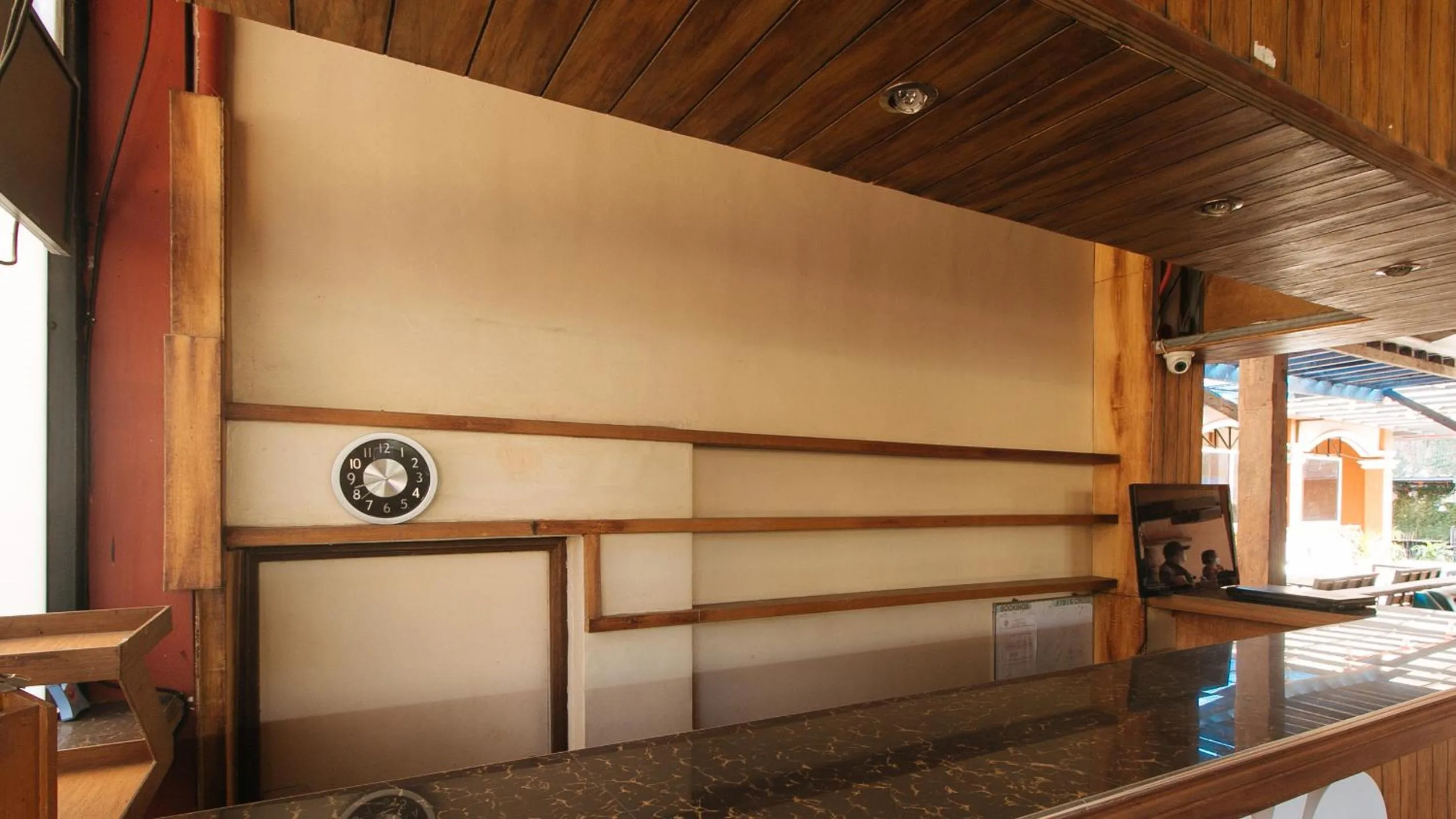 Lobby or reception in RedDoorz @ Marifa Hotel Angeles Pampanga