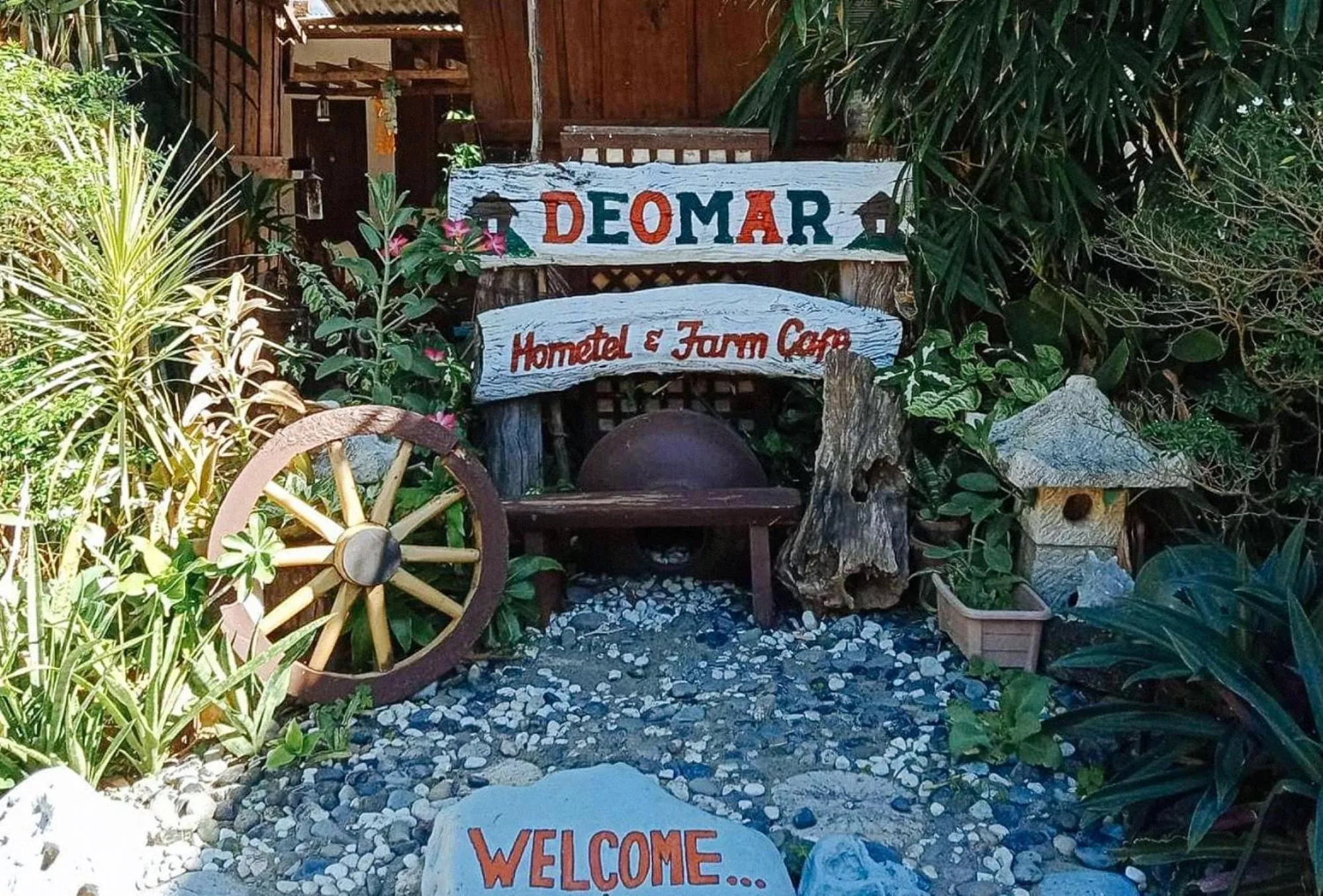 Property logo or sign in RedDoorz Hostel at Deomar Hometel & Farm Cafe Vigan Ilocos