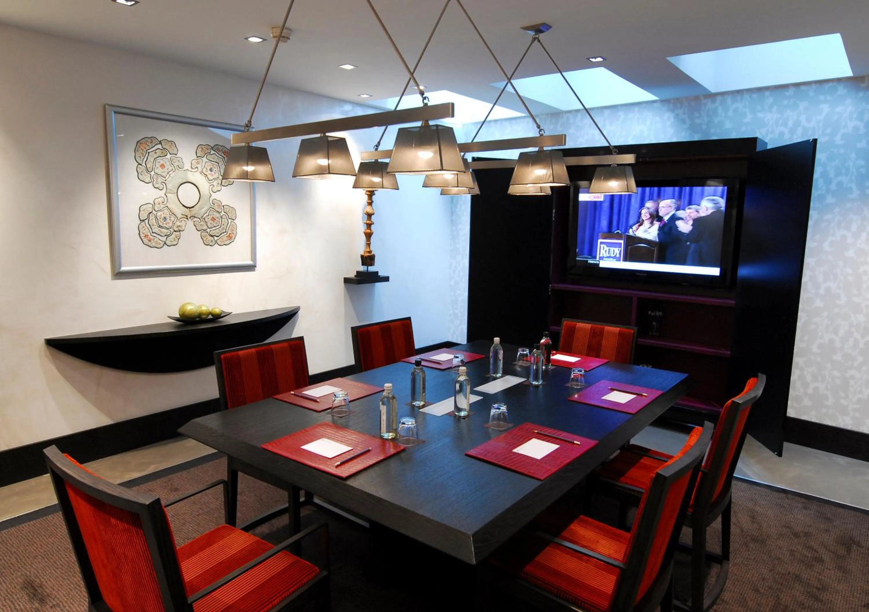 Restaurant/places to eat in Eastwest Hôtel by Malone