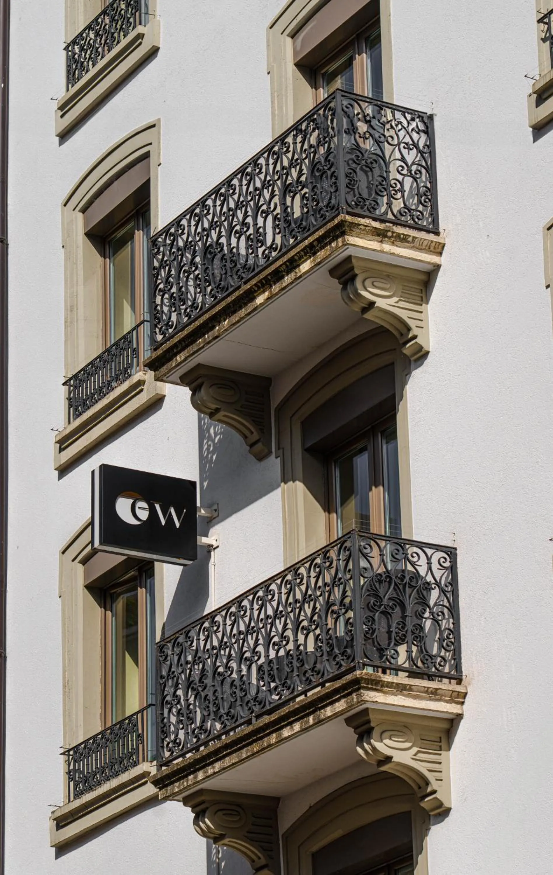 Facade/entrance in Eastwest Hôtel by Malone