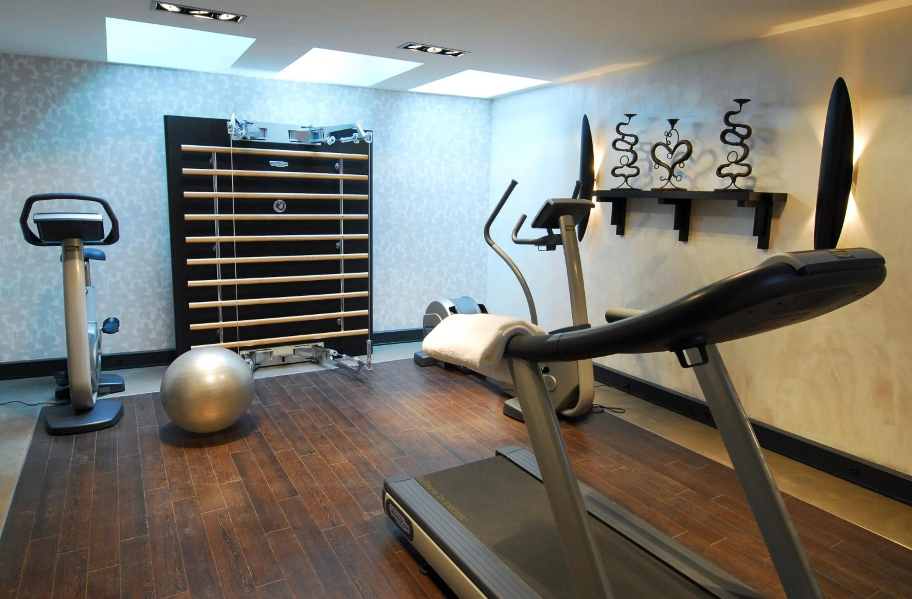 Fitness centre/facilities in Eastwest Hôtel by Malone