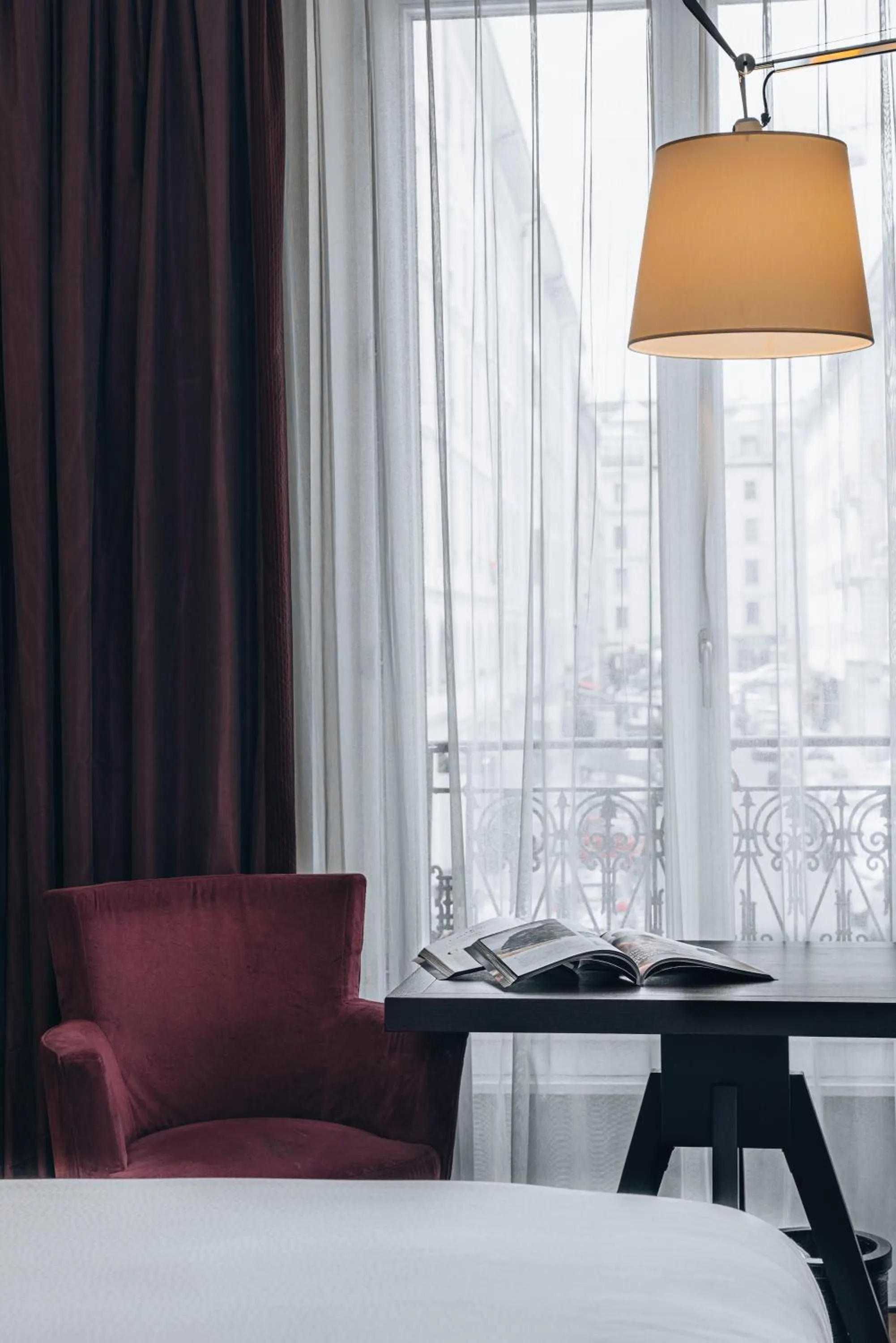 Bedroom, Bed in Eastwest Hôtel by Malone