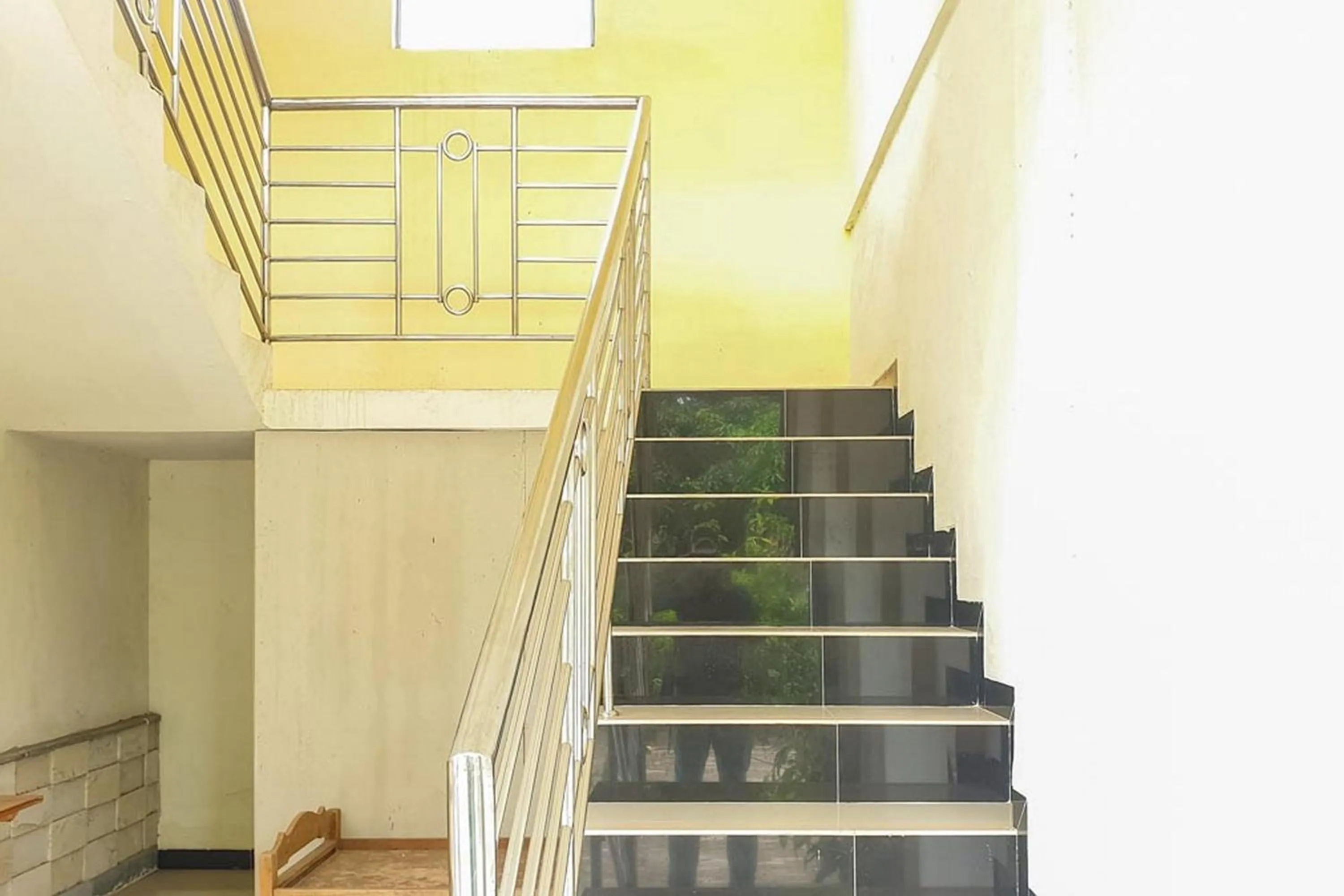 Facade/entrance in Bromo 22 Homestay Syariah near Terminal Bayuangga Probolinggo Mitra RedDoorz