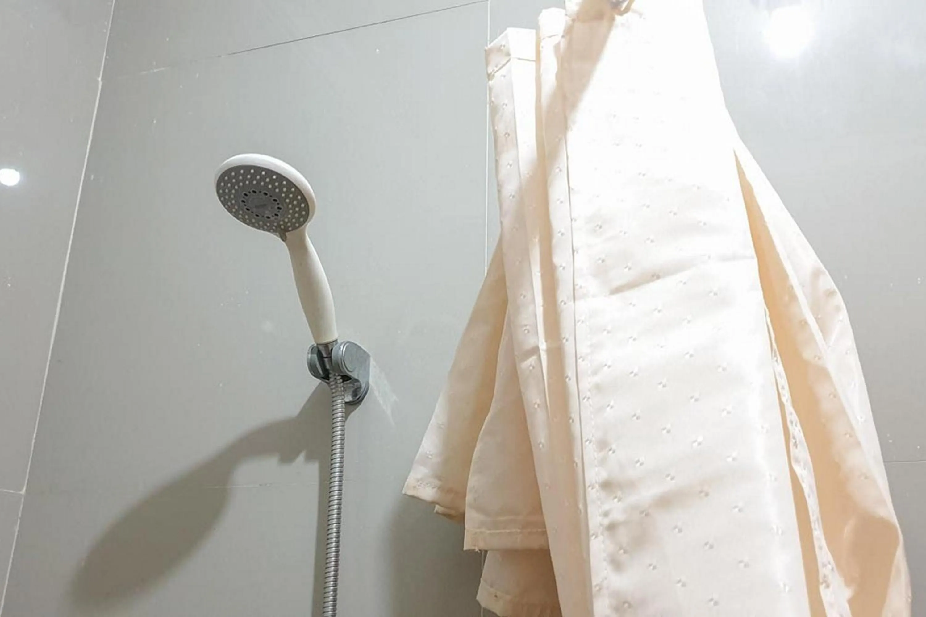 Bathroom in Bromo 22 Homestay Syariah near Terminal Bayuangga Probolinggo Mitra RedDoorz