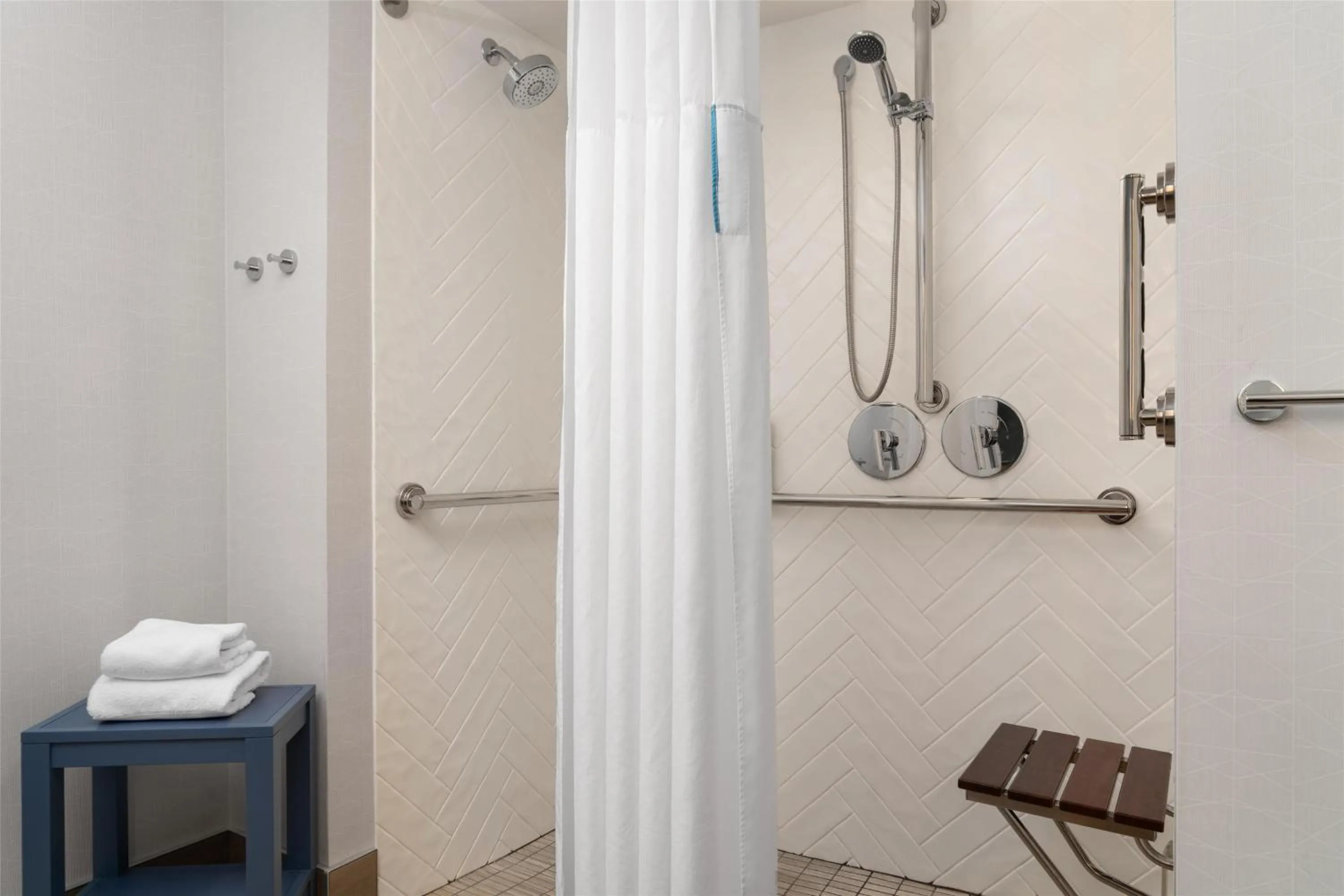 Bathroom in Hampton Inn & Suites Middletown