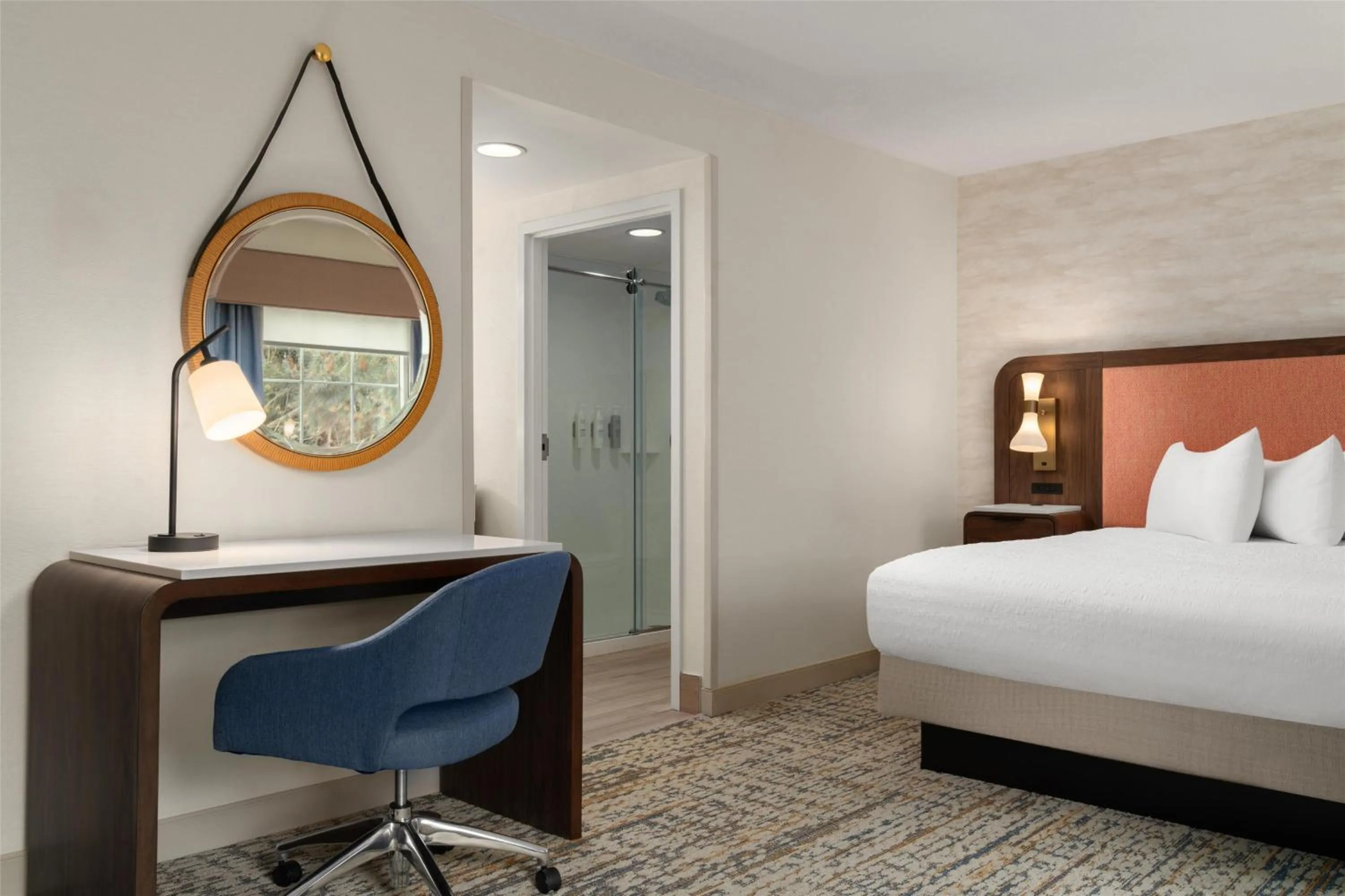 Bedroom, Bed in Hampton Inn & Suites Middletown